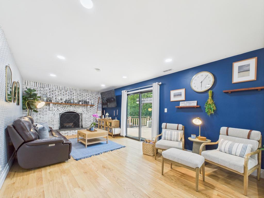 17 Woodcrest Drive, East Moriches, NY 11940