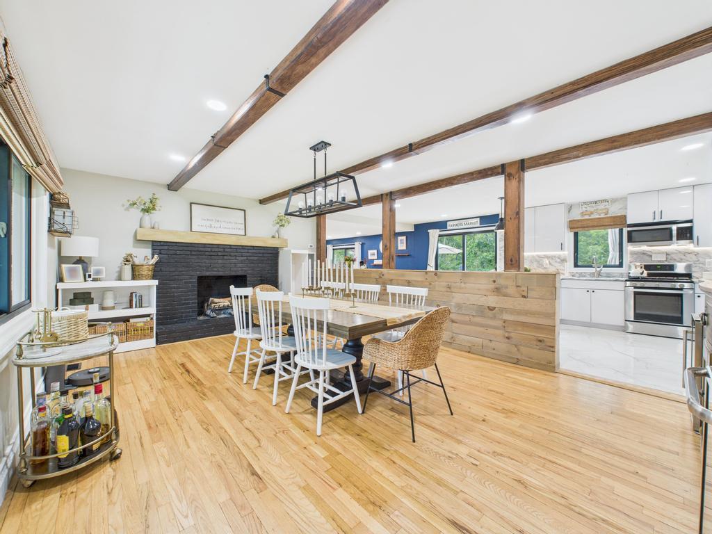 17 Woodcrest Drive, East Moriches, NY 11940