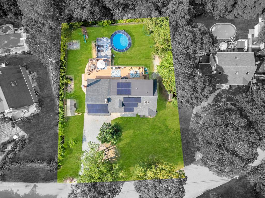 17 Woodcrest Drive, East Moriches, NY 11940