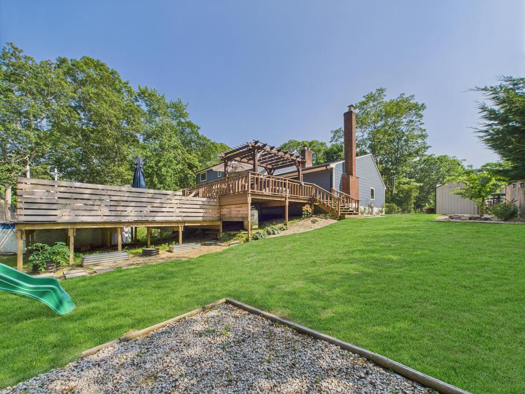 17 Woodcrest Drive, East Moriches, NY 11940