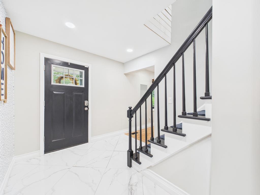 17 Woodcrest Drive, East Moriches, NY 11940