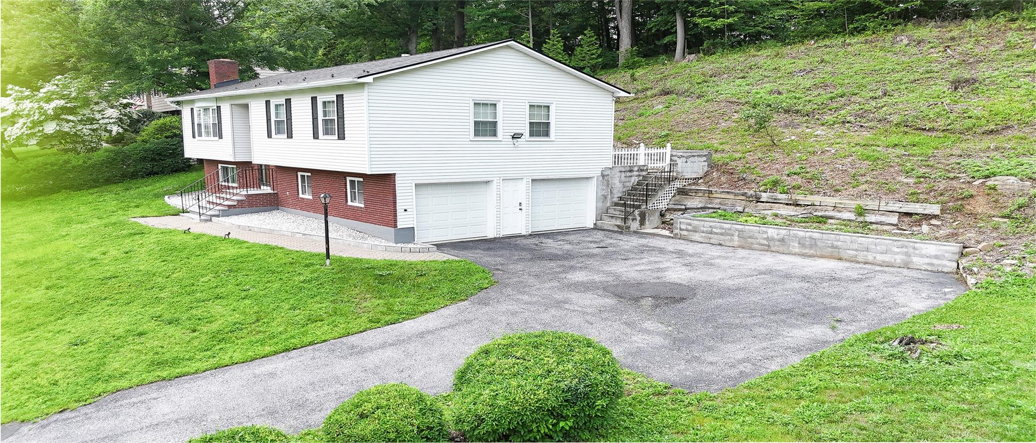 11 Boxwood Close, Hopewell Junction, NY 12533