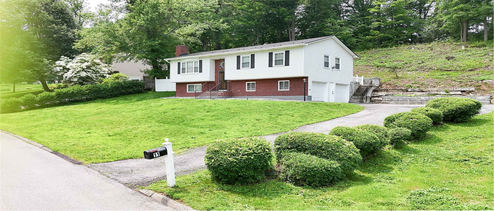 11 Boxwood Close, Hopewell Junction, NY 12533