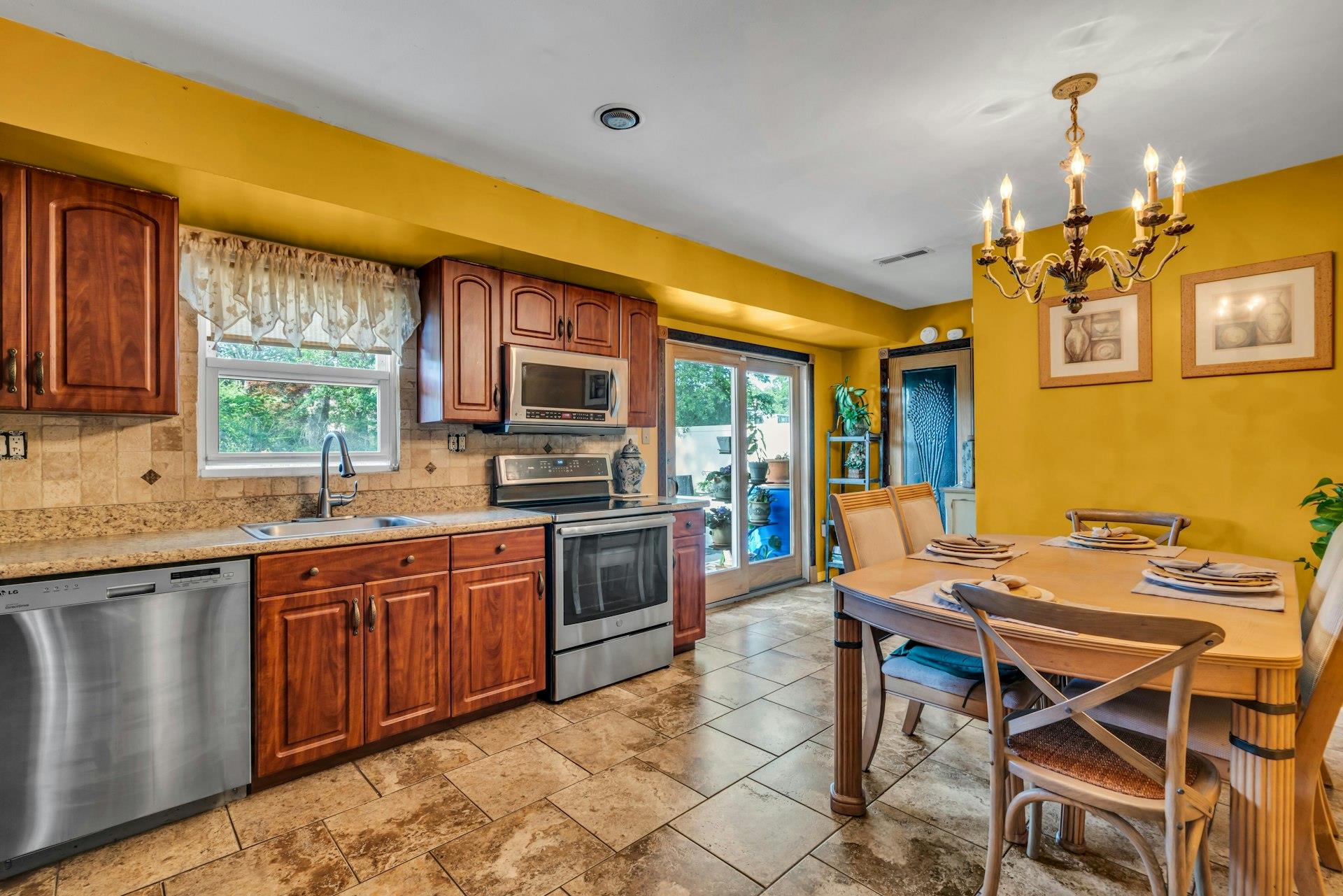 85 Williams Avenue, Amityville, NY 11701