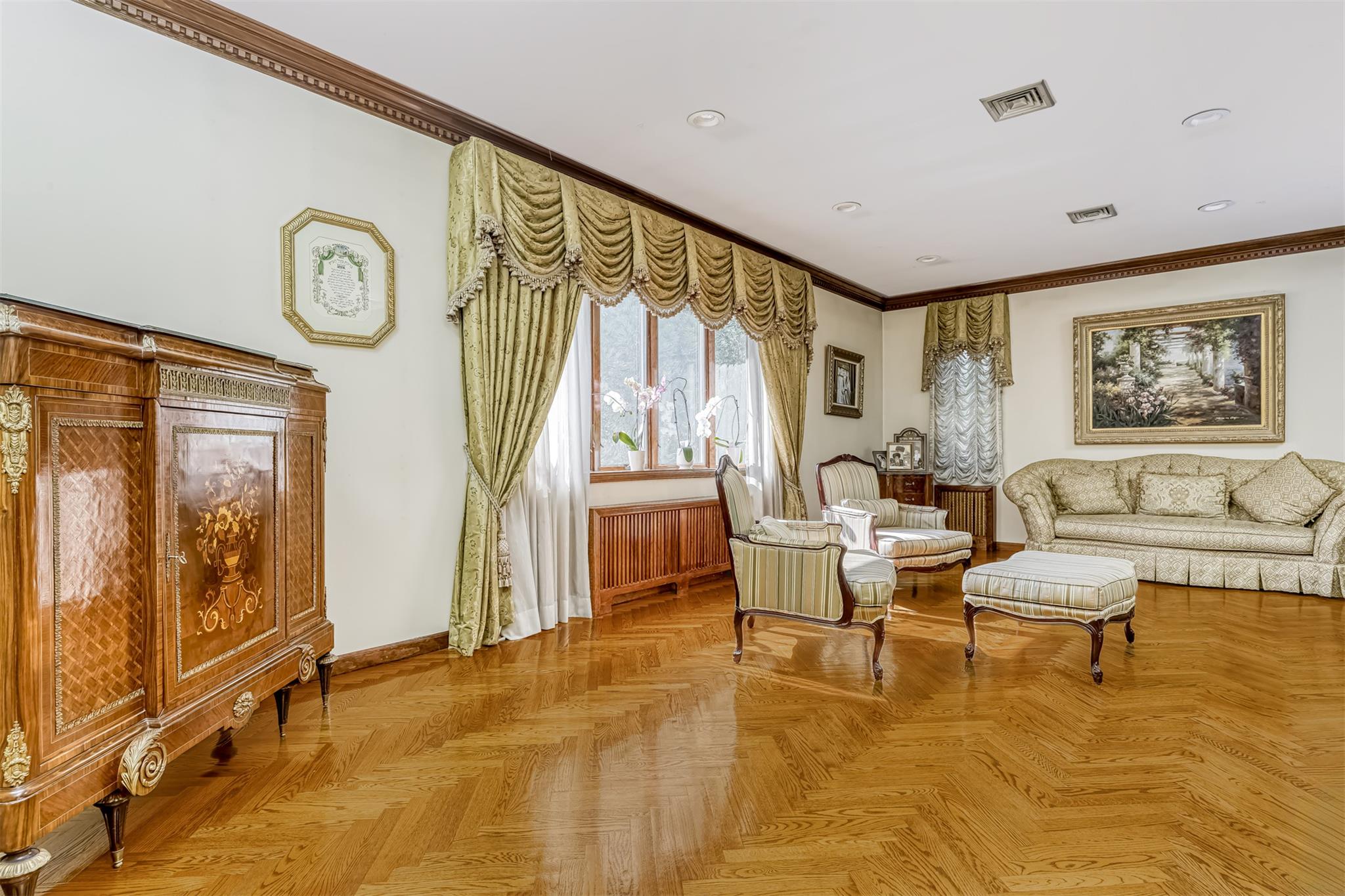 41 N Quince Lane, Monsey, NY 10952