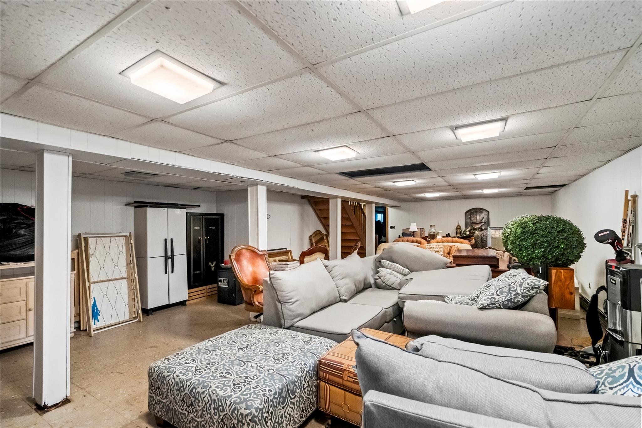 5 Linda Court, Oyster Bay, NY 11771