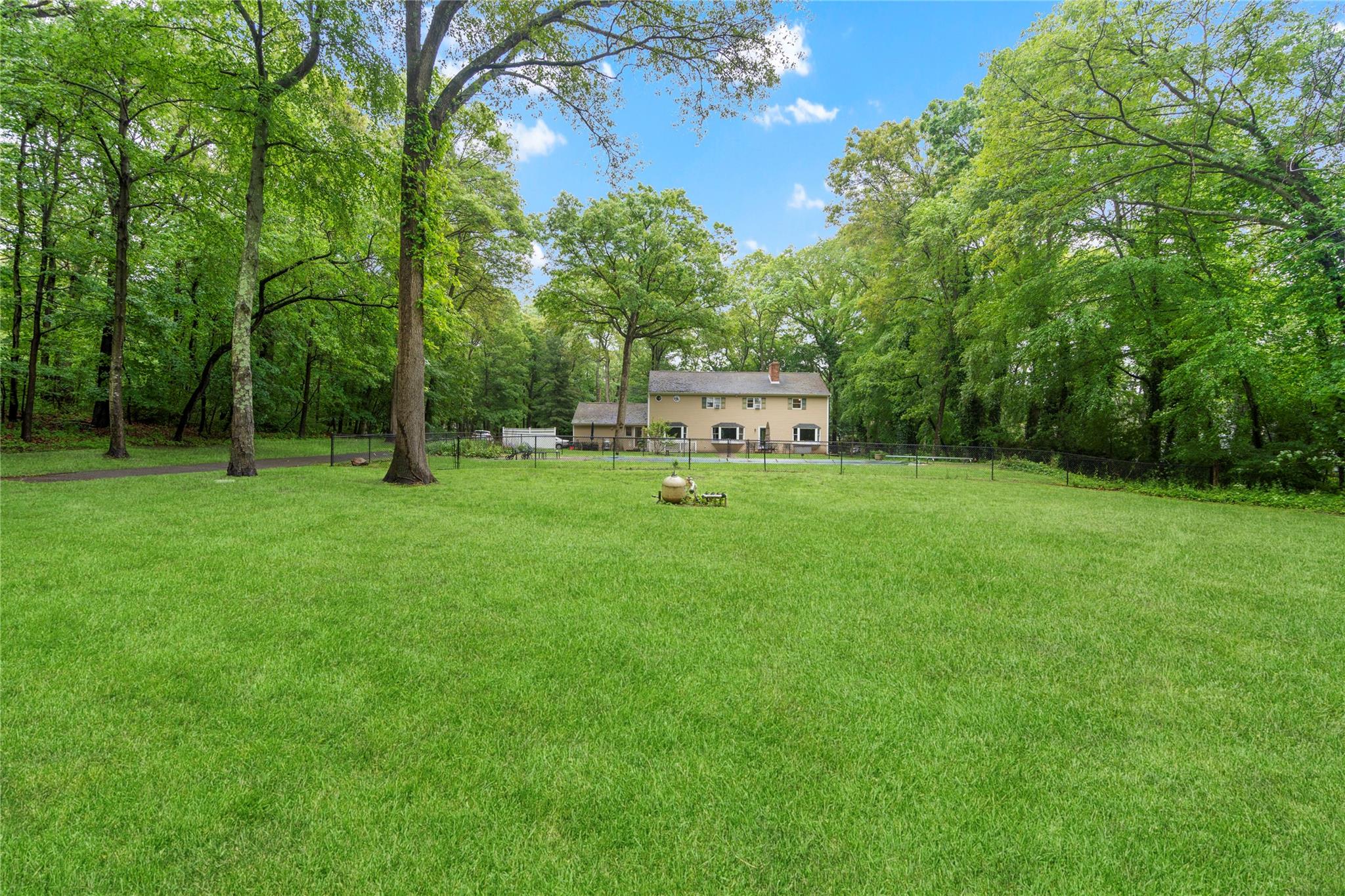 5 Linda Court, Oyster Bay, NY 11771