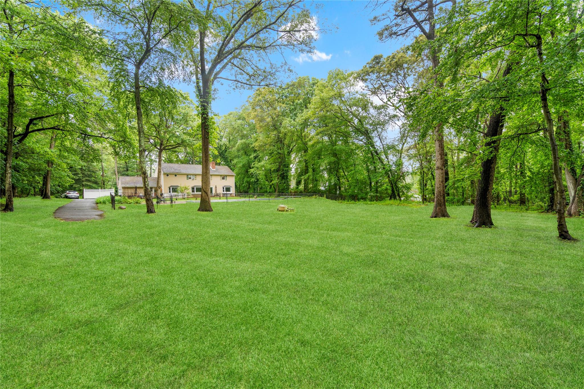 5 Linda Court, Oyster Bay, NY 11771