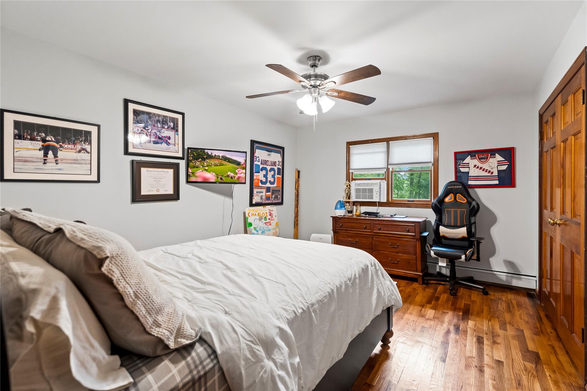 5 Linda Court, Oyster Bay, NY 11771