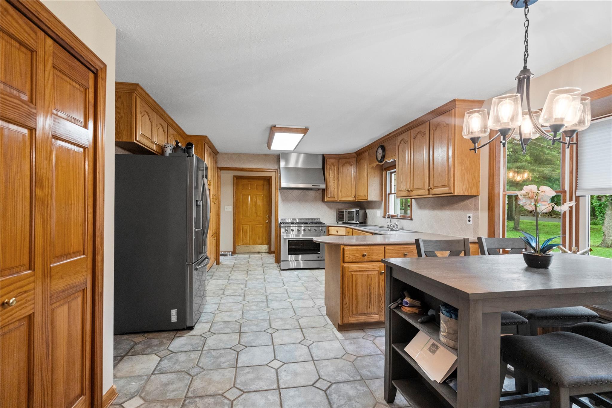 5 Linda Court, Oyster Bay, NY 11771