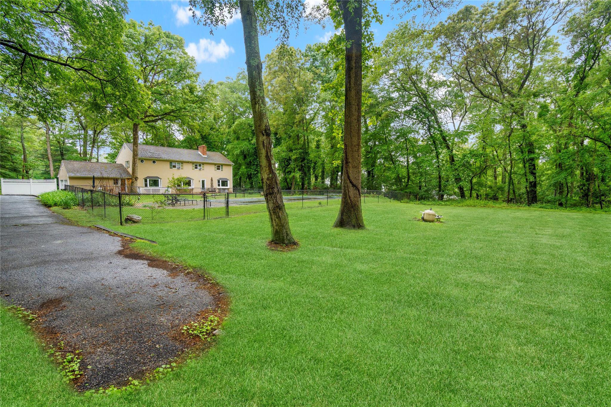 5 Linda Court, Oyster Bay, NY 11771