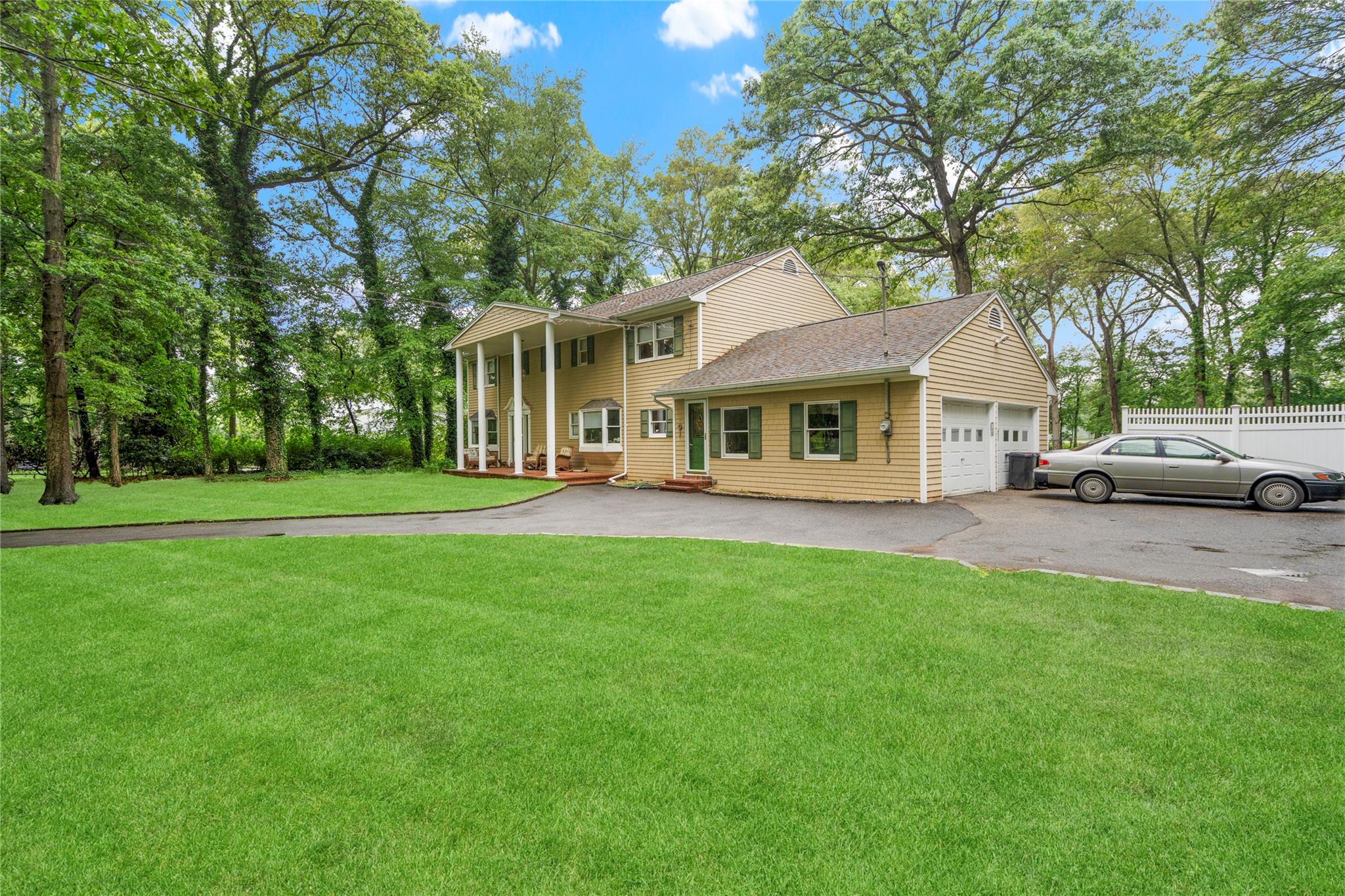 5 Linda Court, Oyster Bay, NY 11771