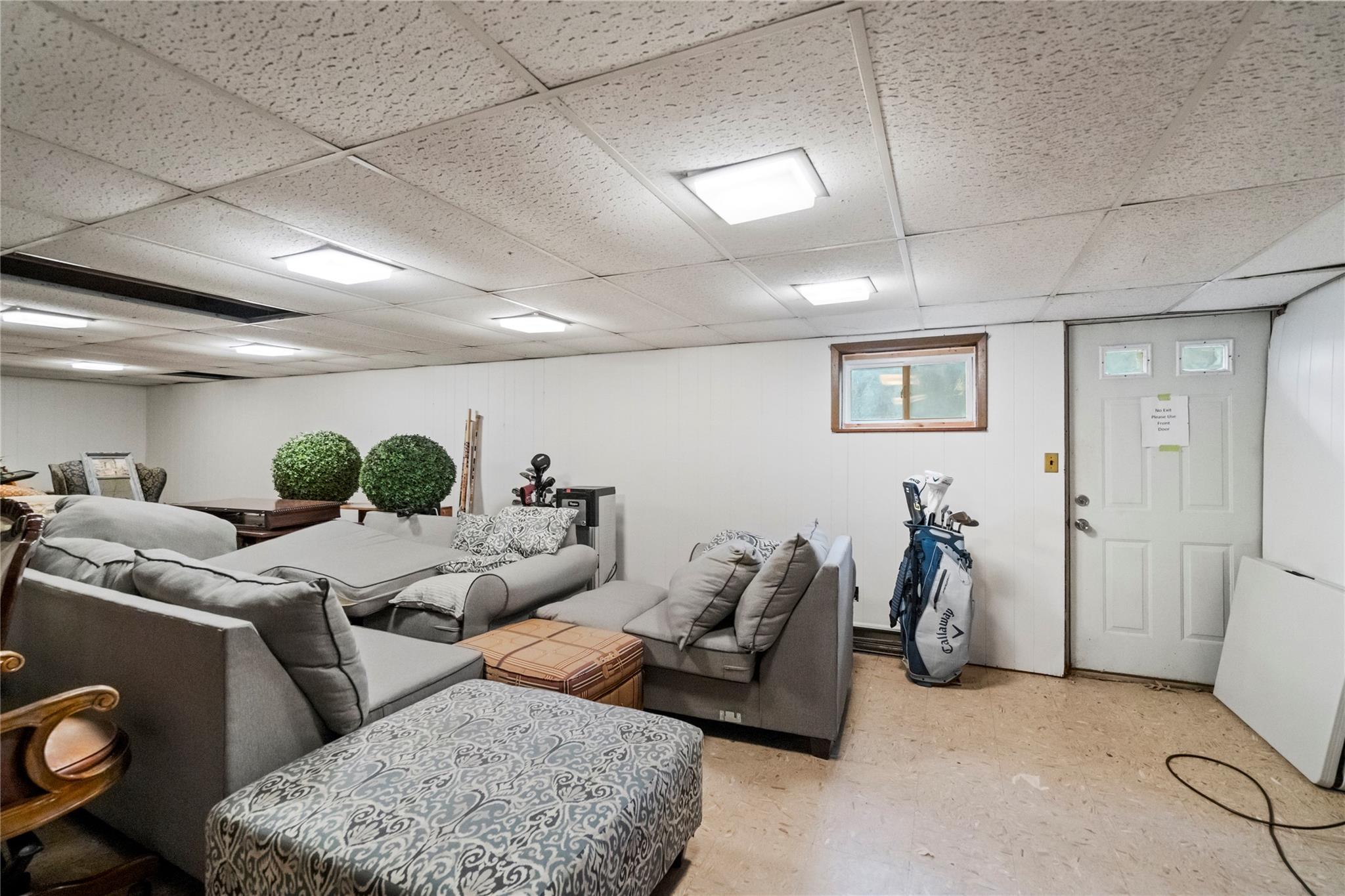 5 Linda Court, Oyster Bay, NY 11771