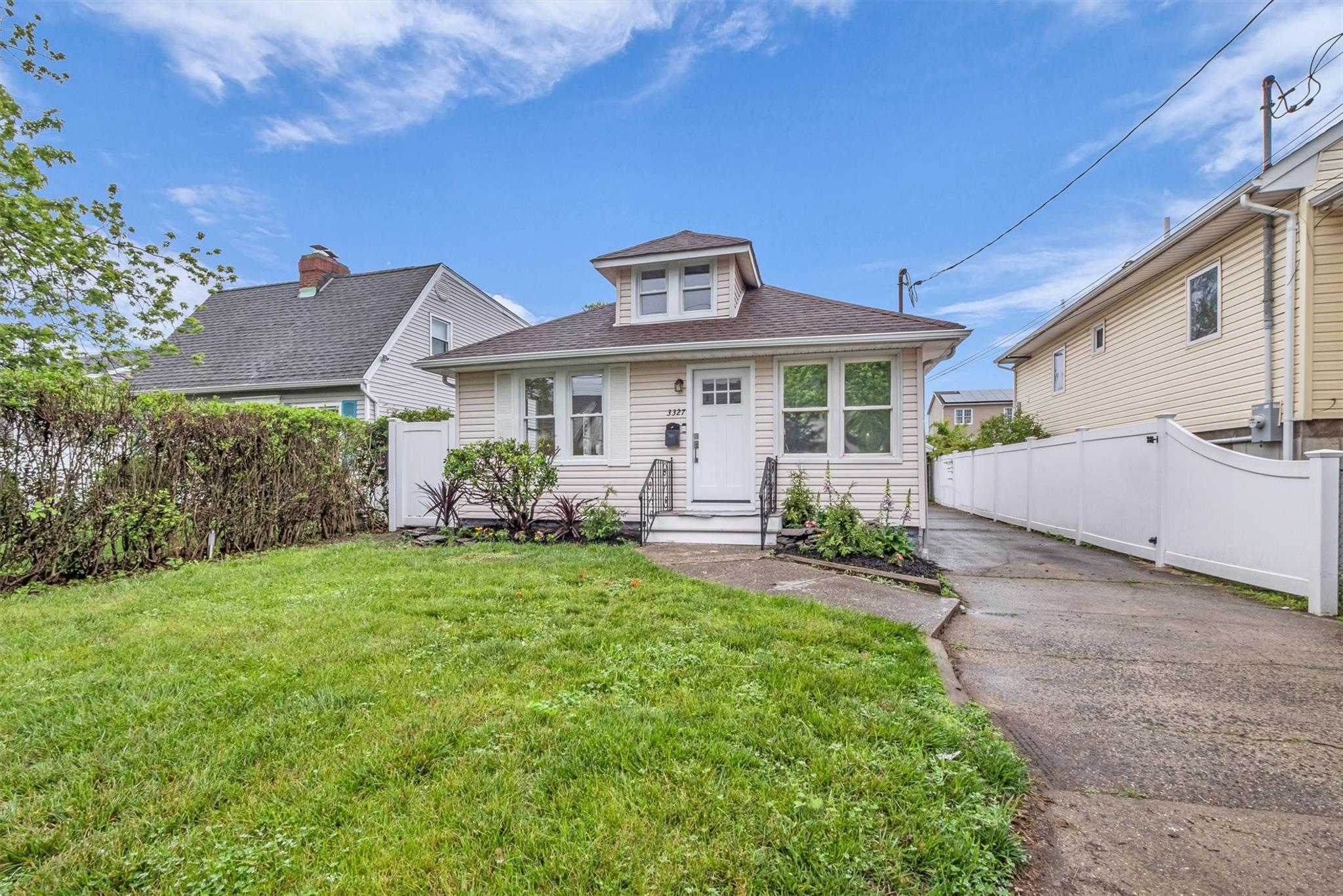 3327 Parkway drive, Baldwin, NY 11510