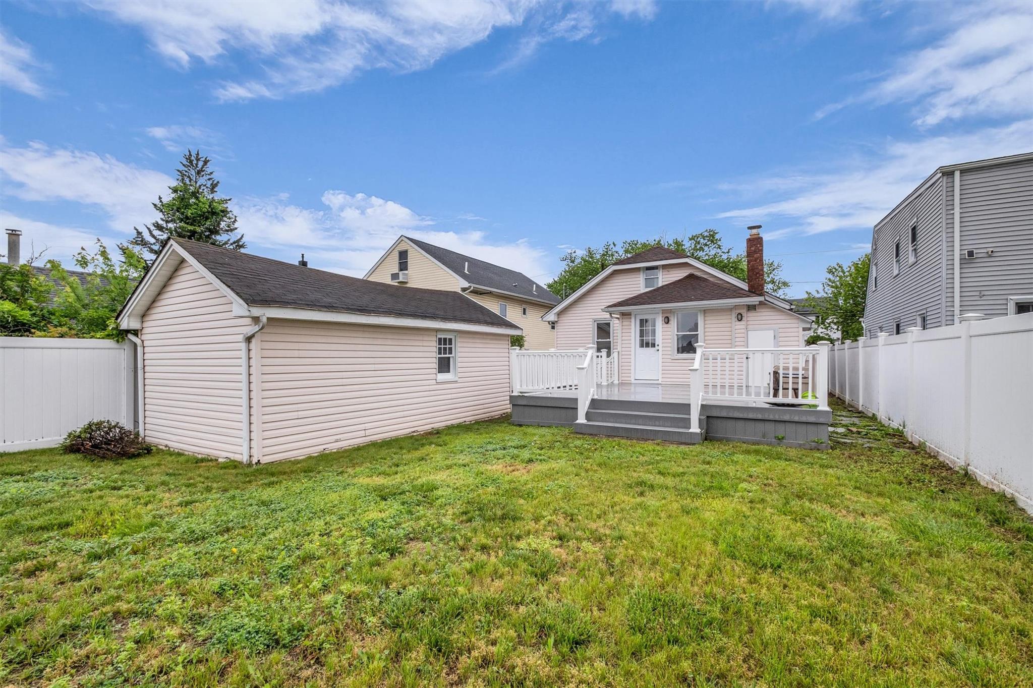 3327 Parkway drive, Baldwin, NY 11510