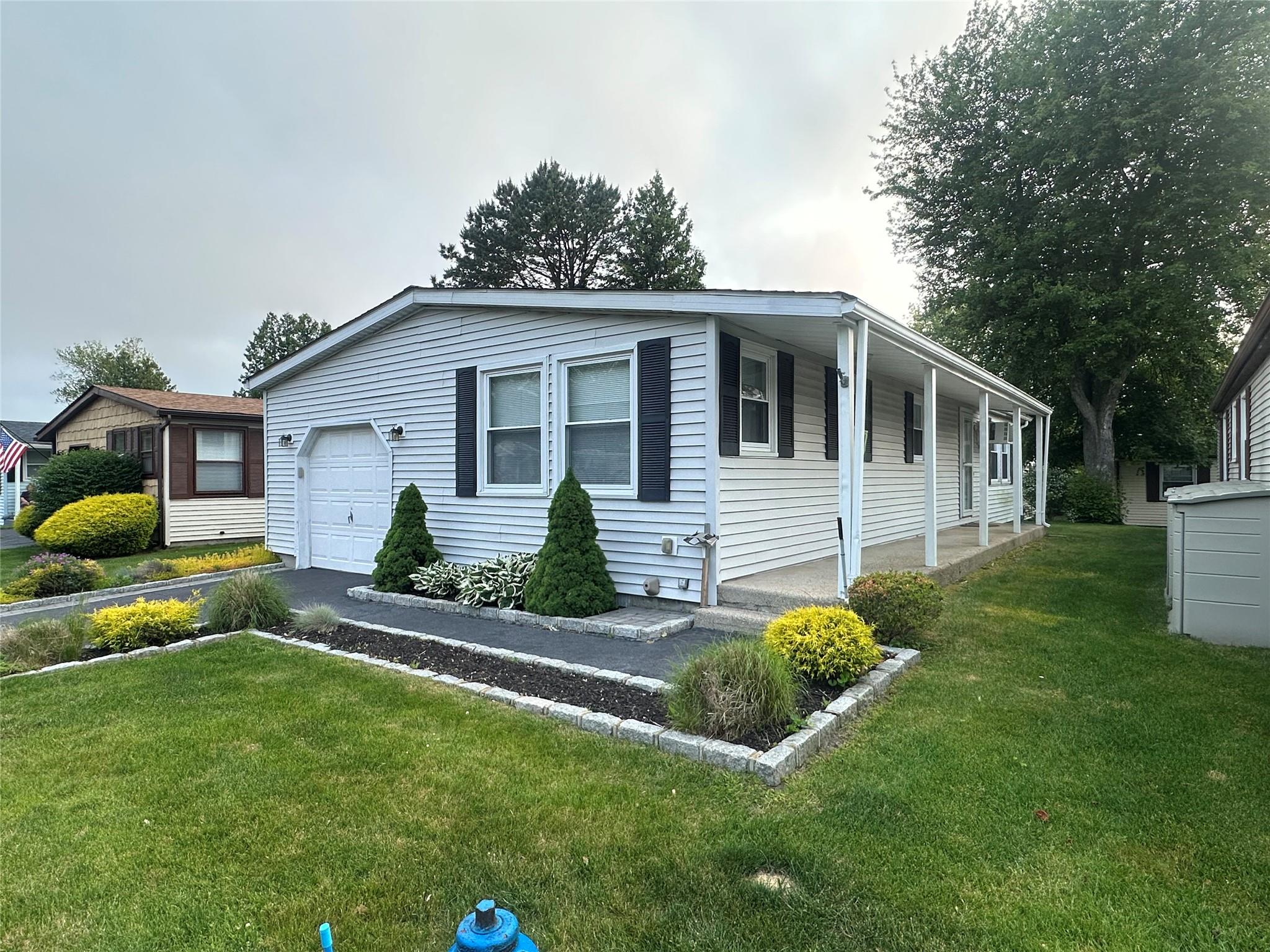 16 Village Circle E, Manorville, NY 11949