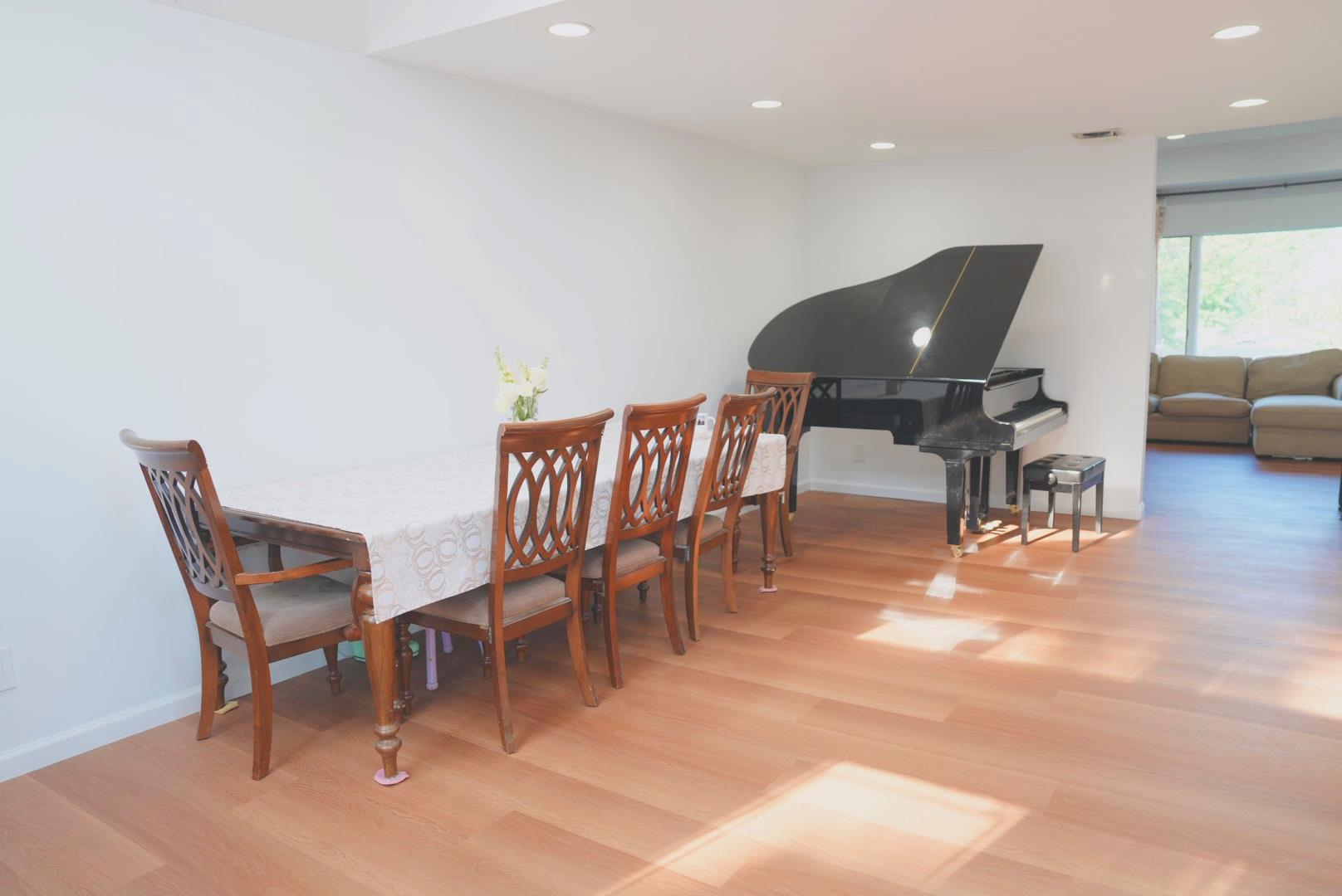 23 Clinton Lane, Jericho, NY 11753