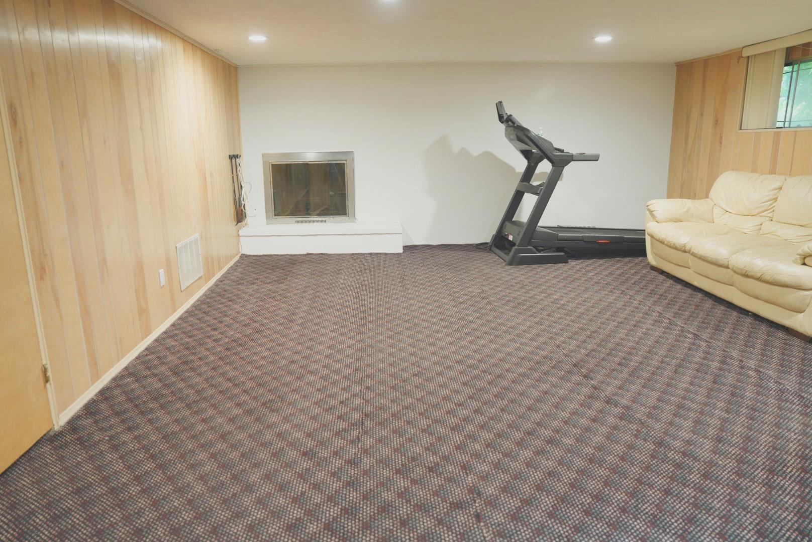 23 Clinton Lane, Jericho, NY 11753