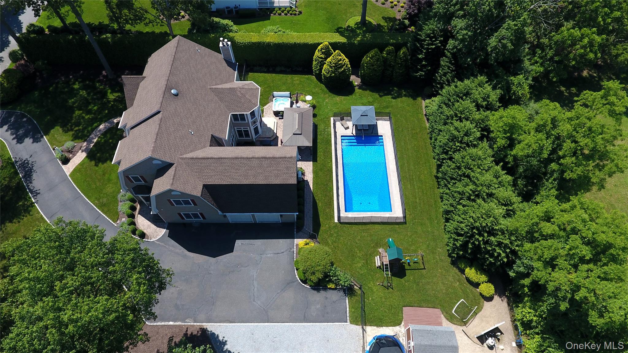 4 Briana Court, East Moriches, NY 11940