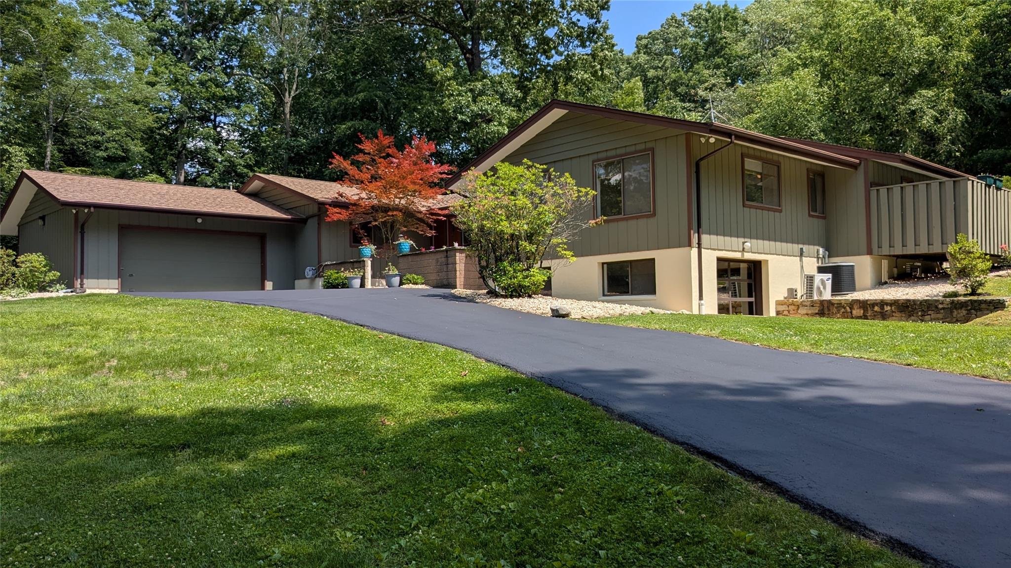 2 Innsbruck Boulevard, Hopewell Junction, NY 12533