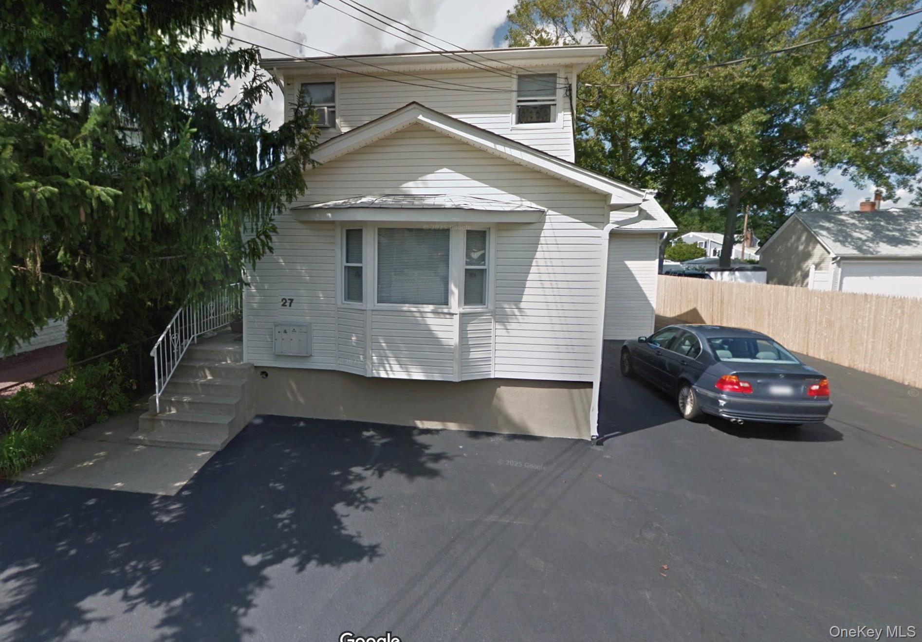 27 Willoughby Place # 2, West Islip, NY 11795