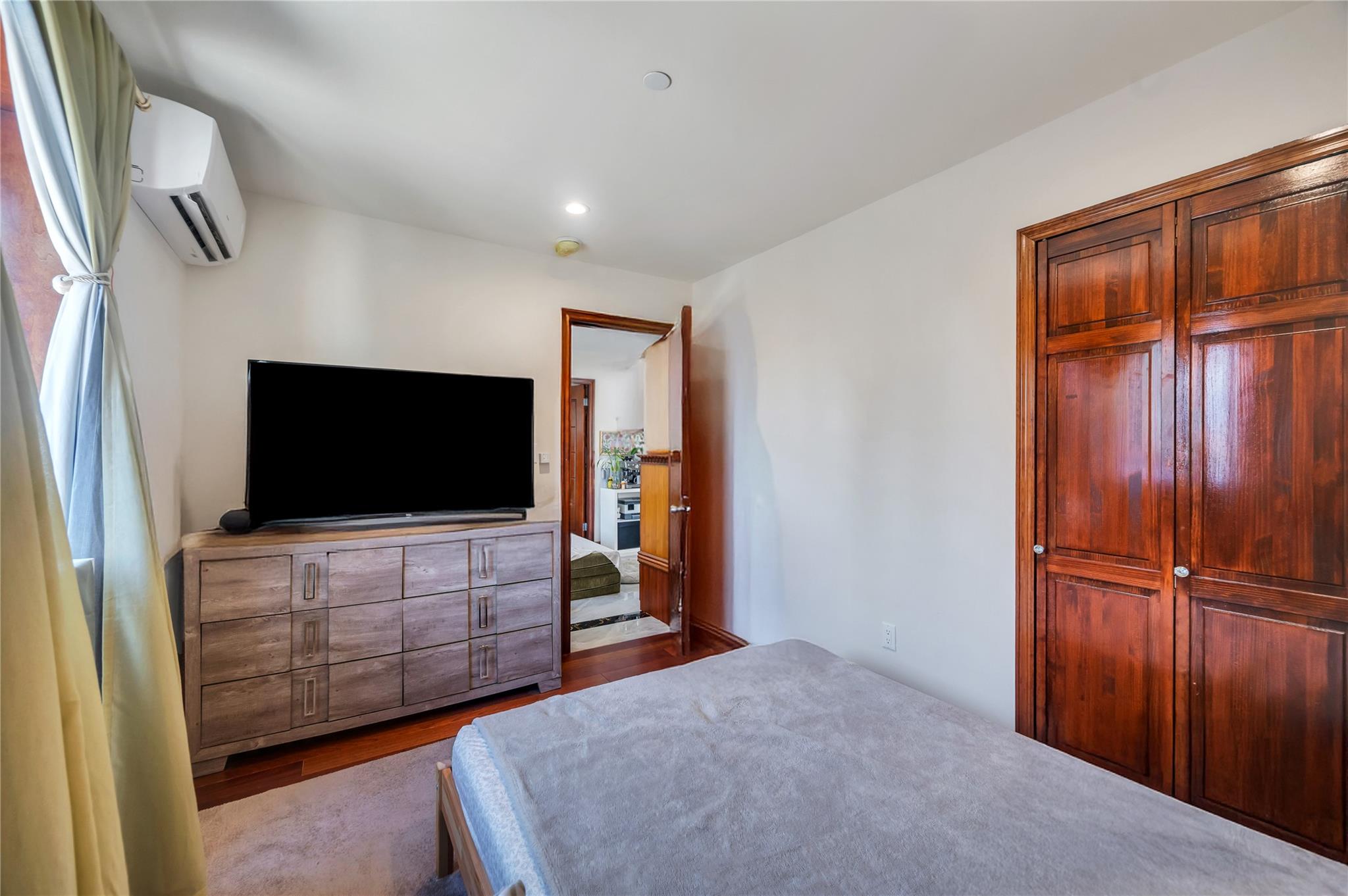 7425 43rd Avenue # 2A, Elmhurst, NY 11373