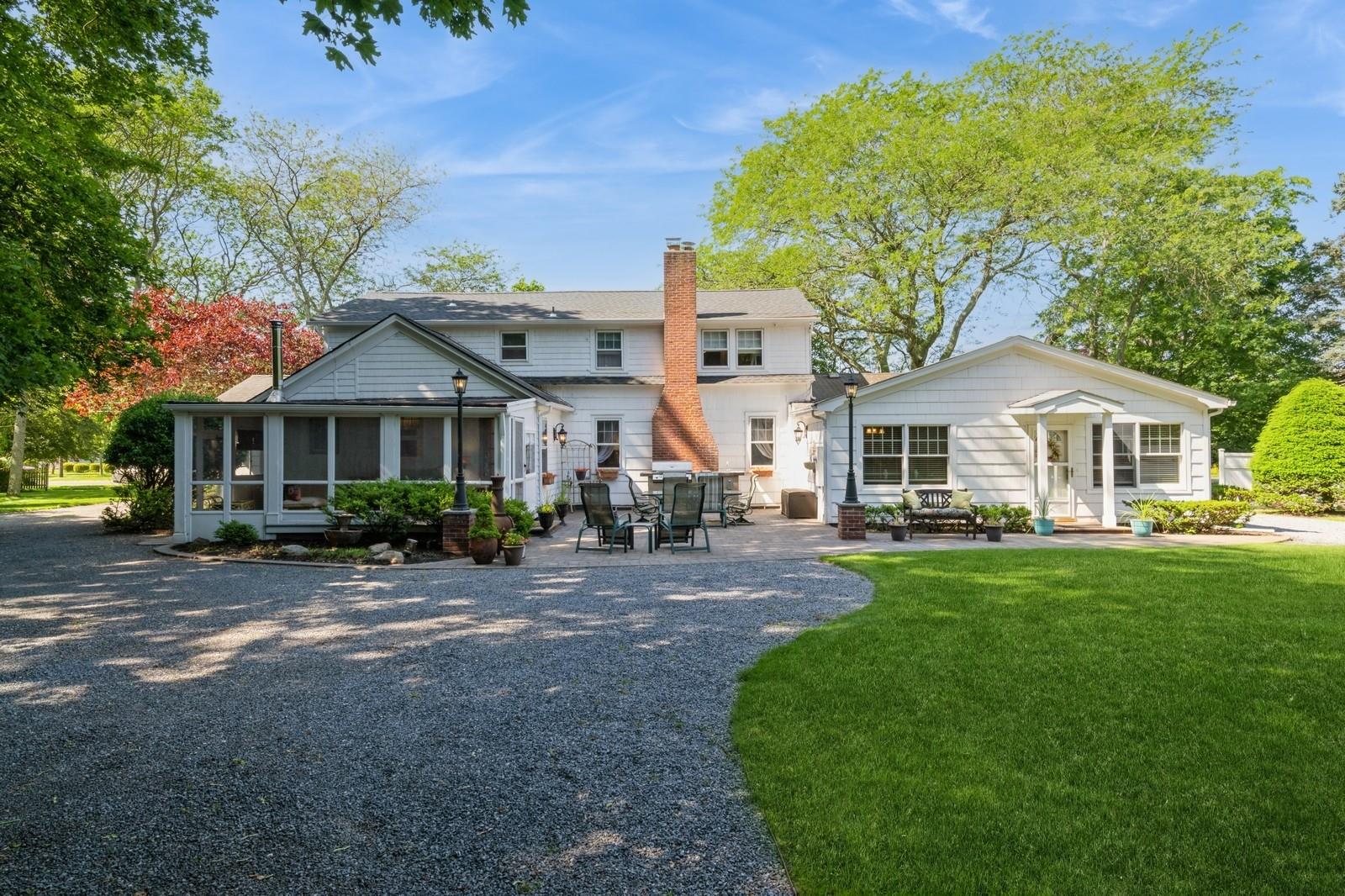 107 S Country Road, East Patchogue, NY 11772