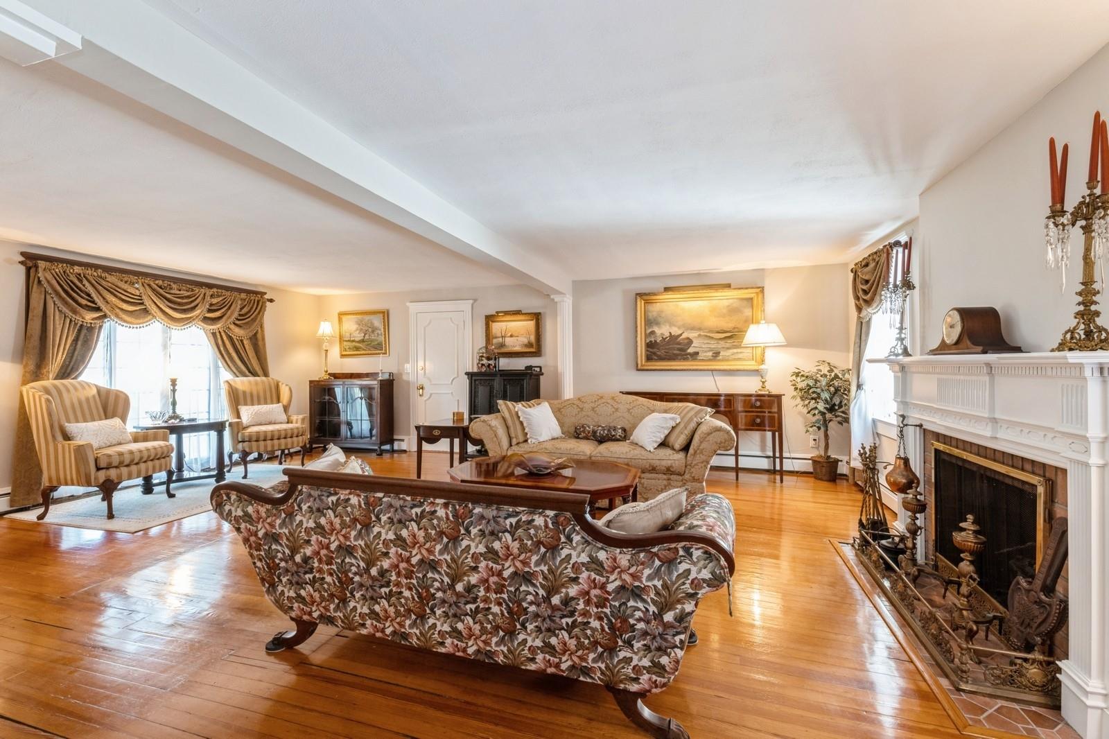 107 S Country Road, East Patchogue, NY 11772