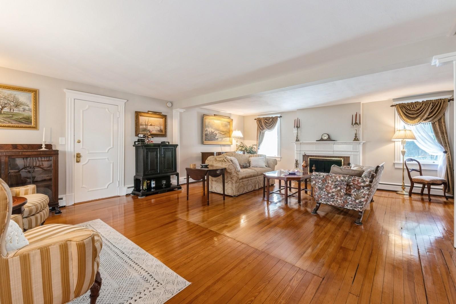 107 S Country Road, East Patchogue, NY 11772