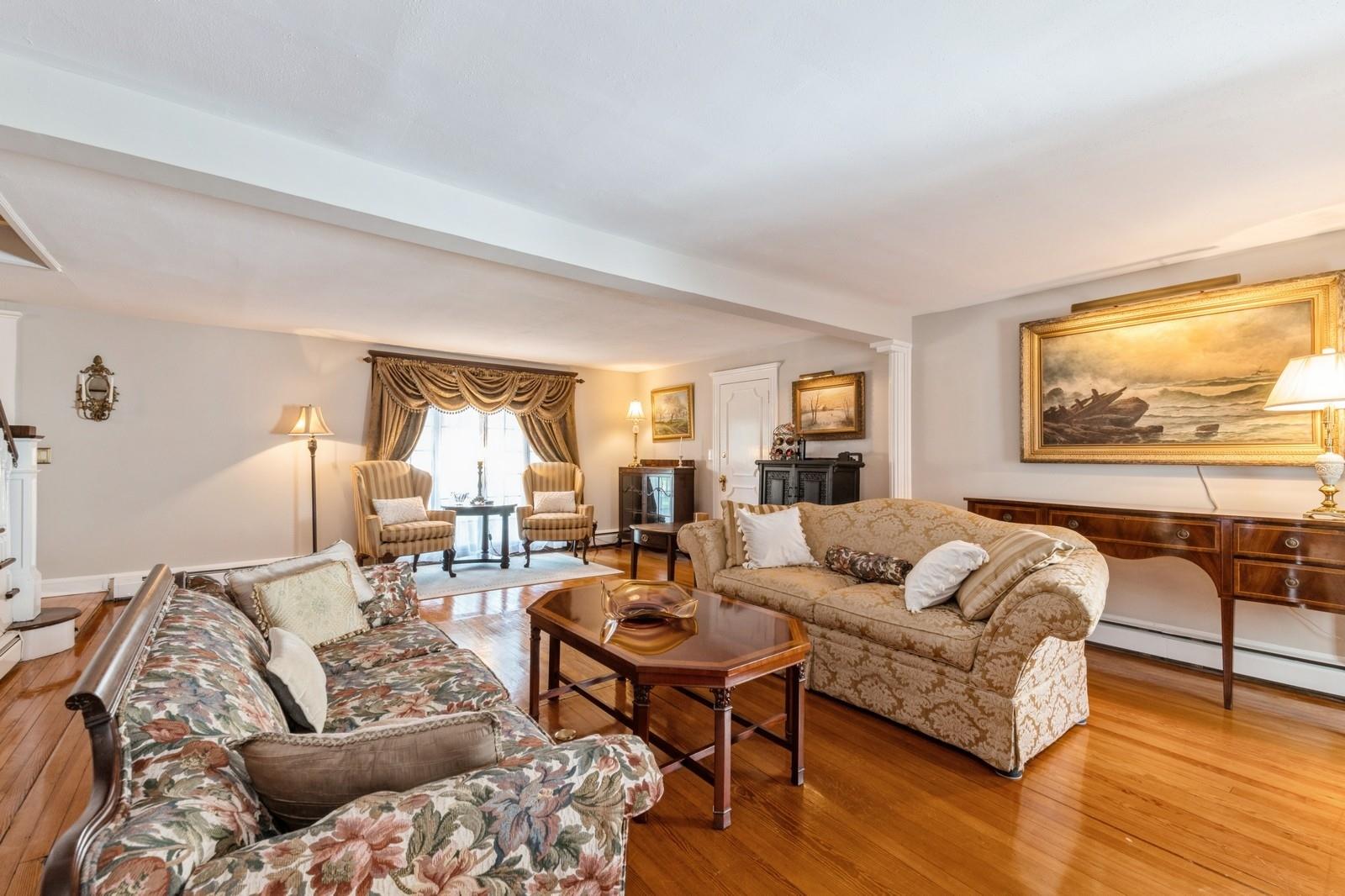 107 S Country Road, East Patchogue, NY 11772