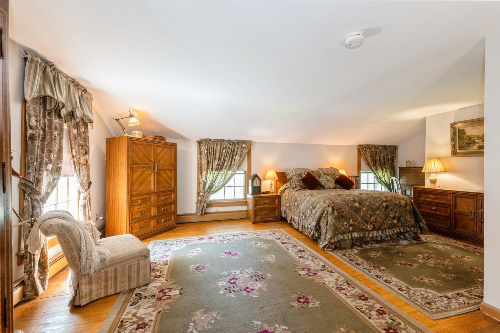 107 S Country Road, East Patchogue, NY 11772