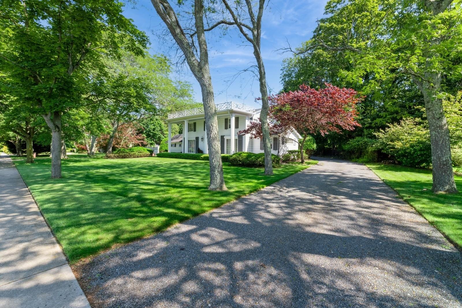 107 S Country Road, East Patchogue, NY 11772