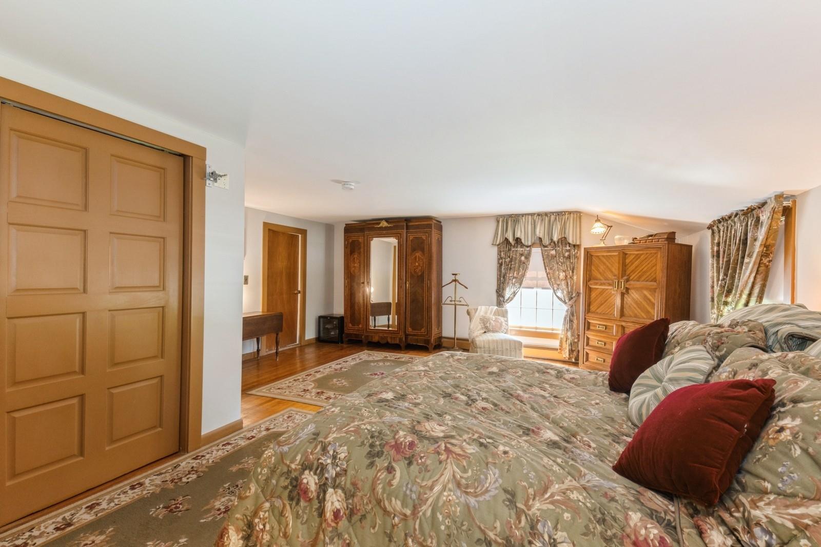 107 S Country Road, East Patchogue, NY 11772