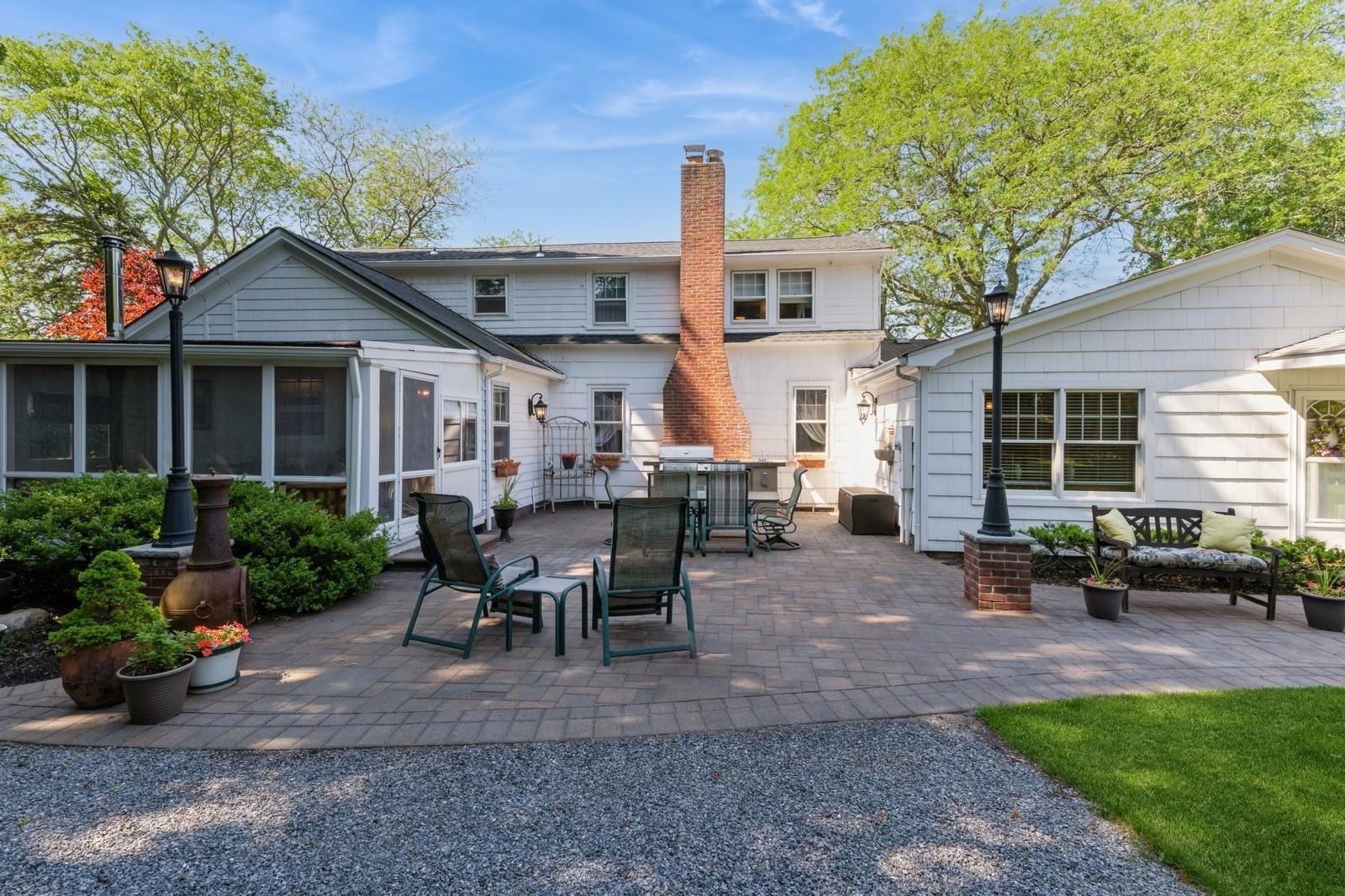 107 S Country Road, East Patchogue, NY 11772