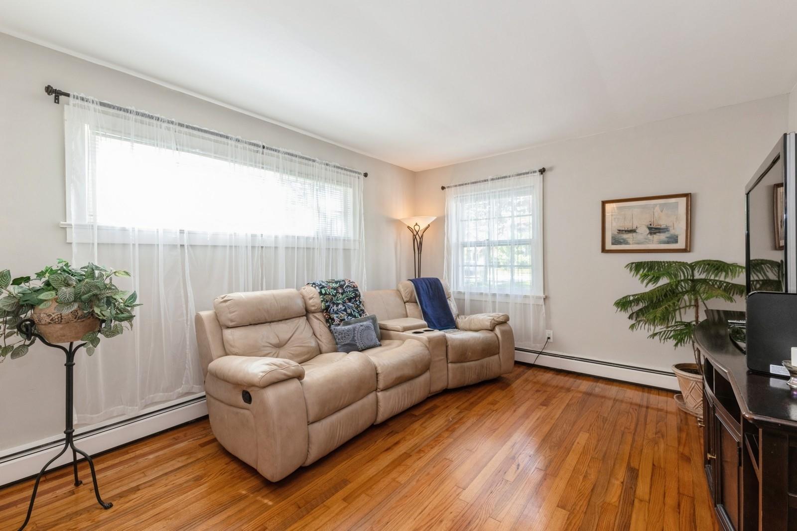 107 S Country Road, East Patchogue, NY 11772