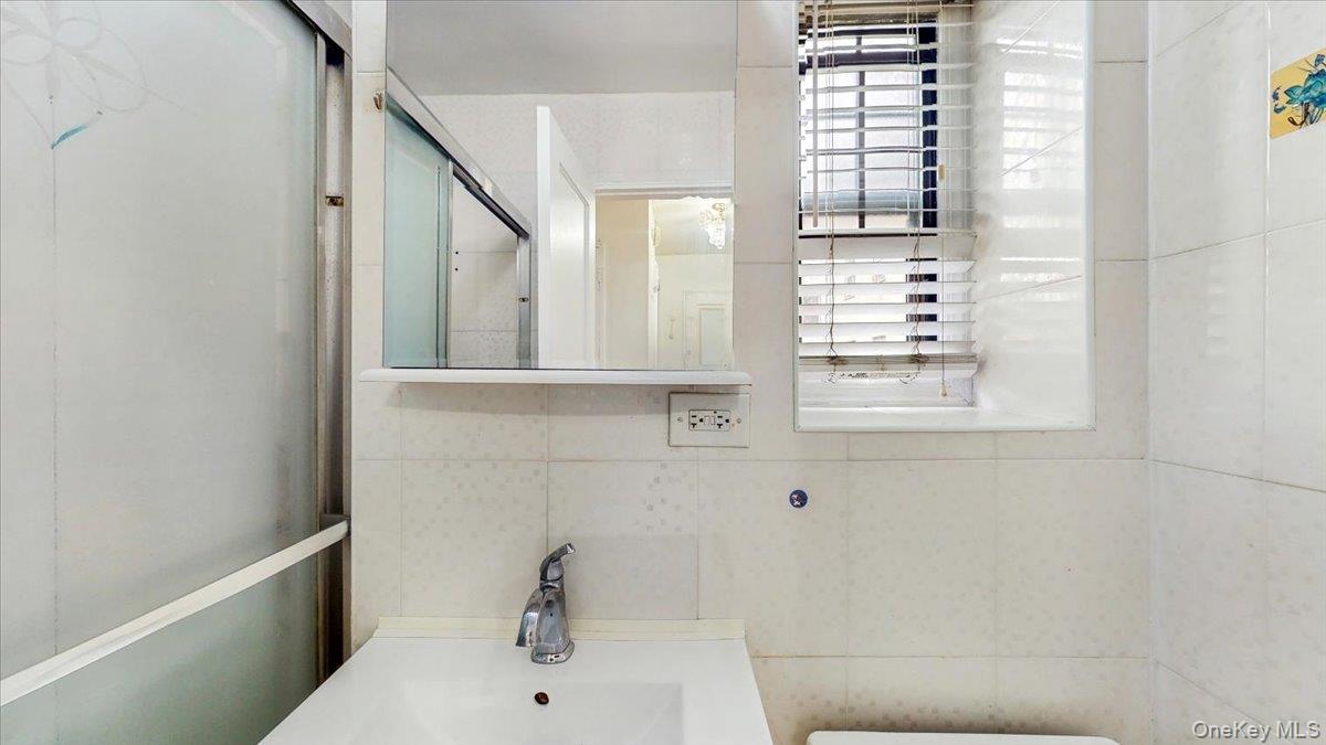 144-37 79th ave # 1R, Kew Garden Hills, NY 11367