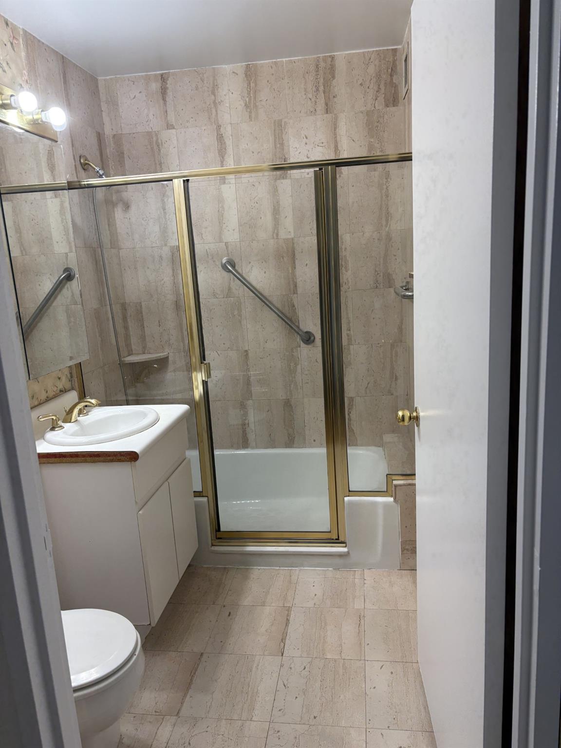 112-01 Queens Boulevard # 20-E, Forest Hills, NY 11375