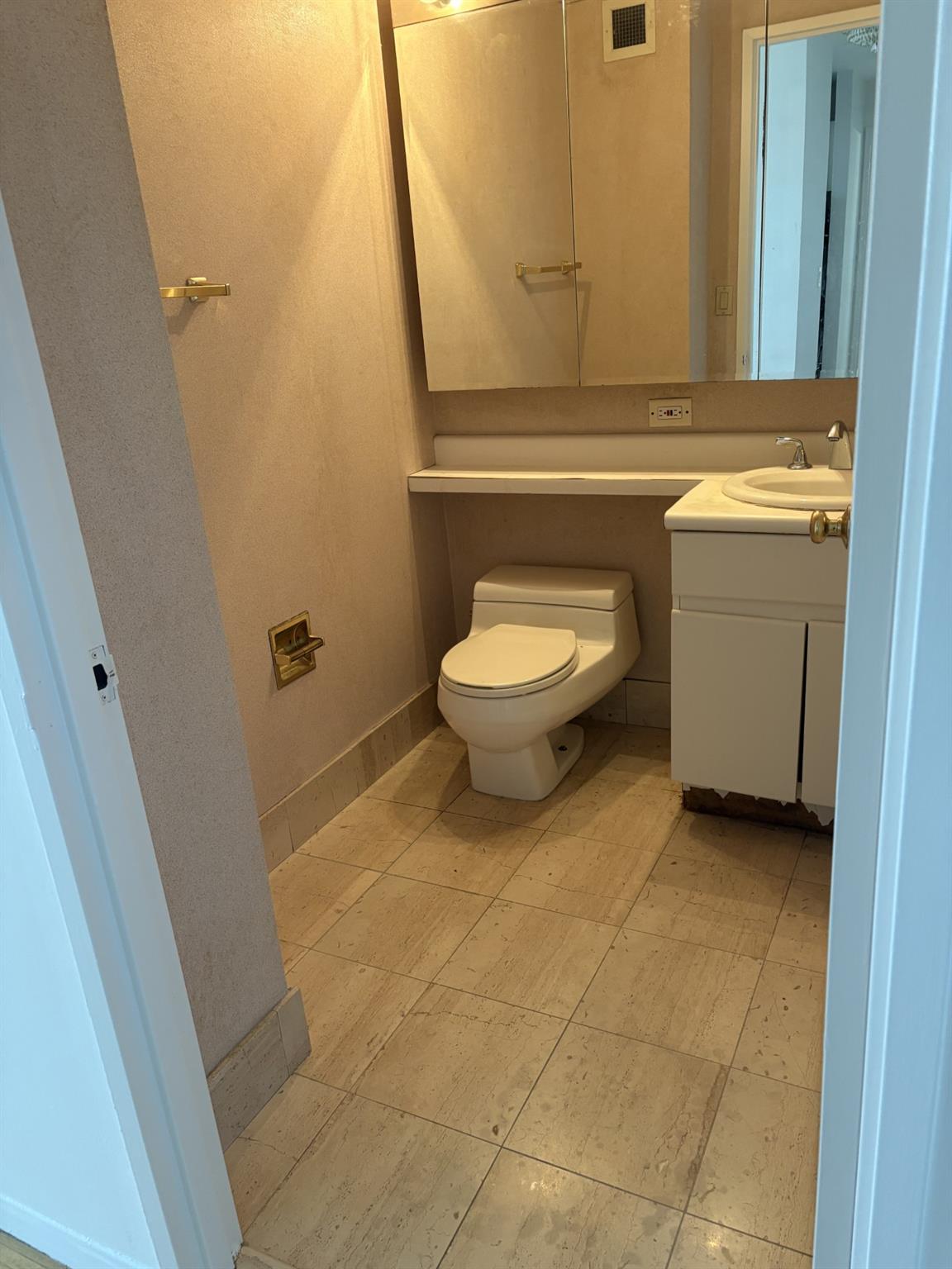 112-01 Queens Boulevard # 20-E, Forest Hills, NY 11375