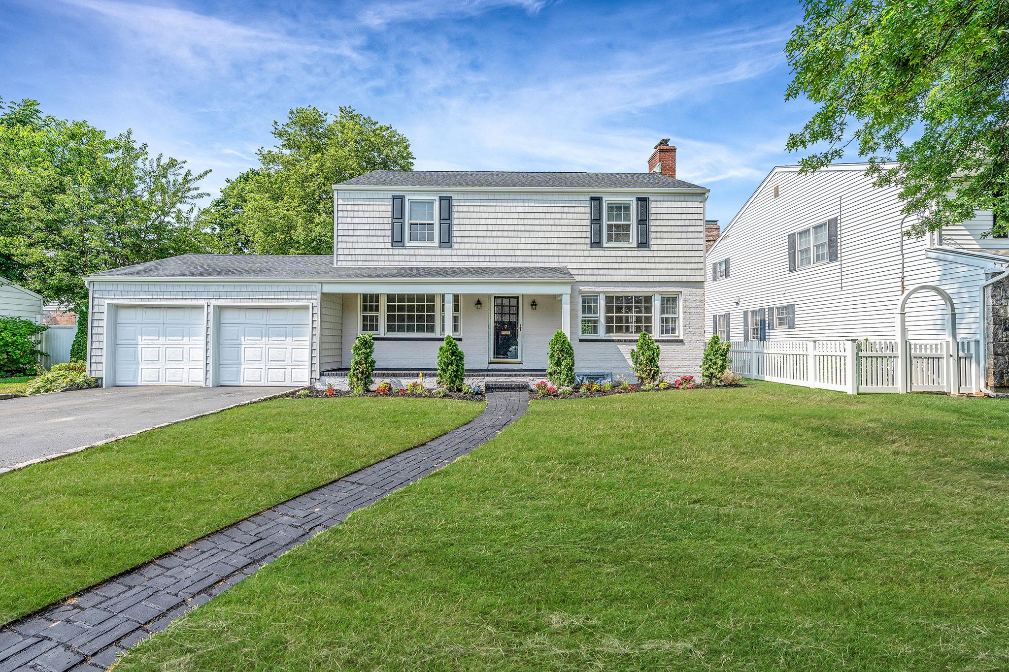 7 Rutland Avenue, Rockville Centre, NY 11570