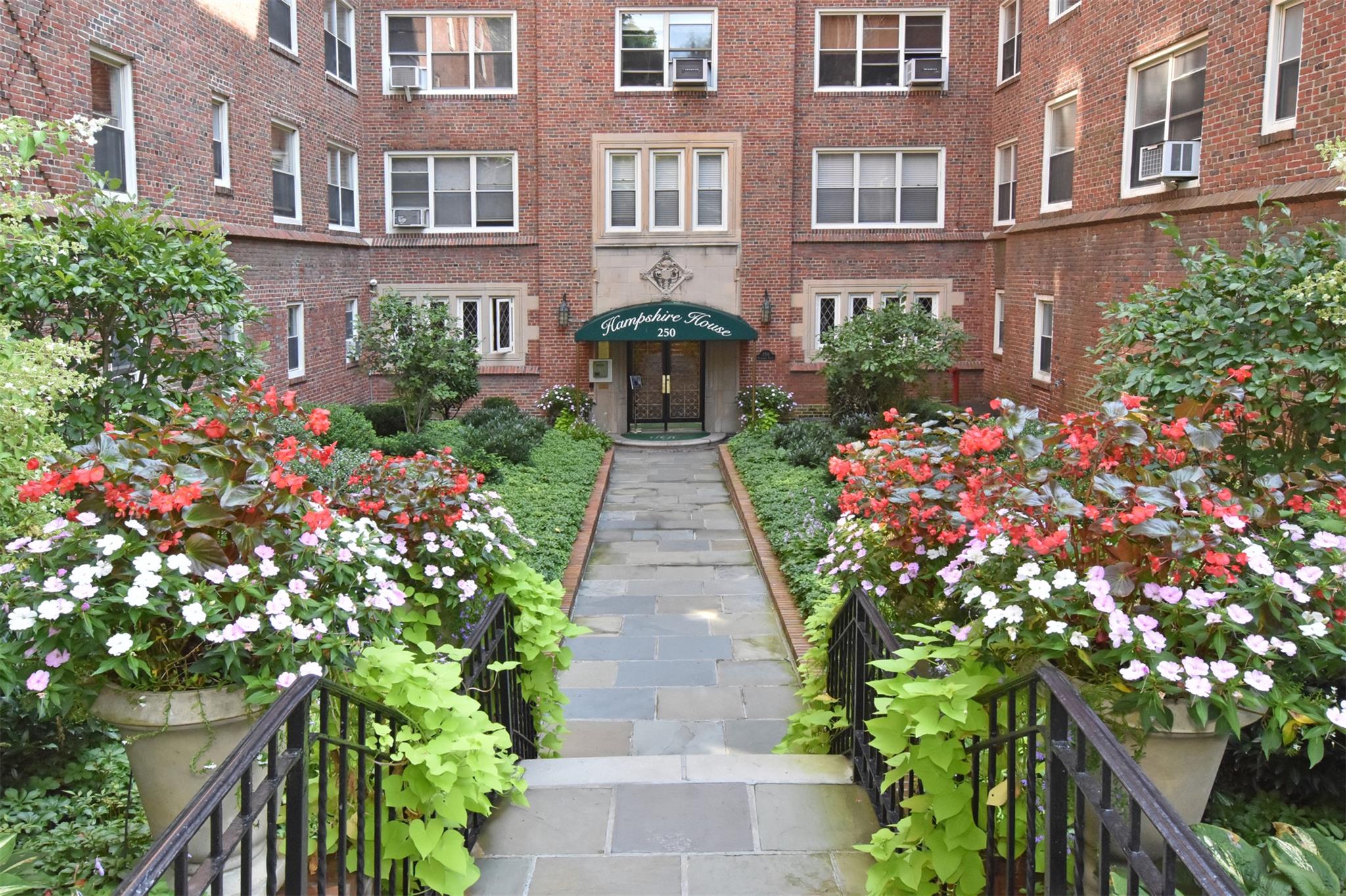 250 Bronxville Road # 2C, Bronxville, NY 10708