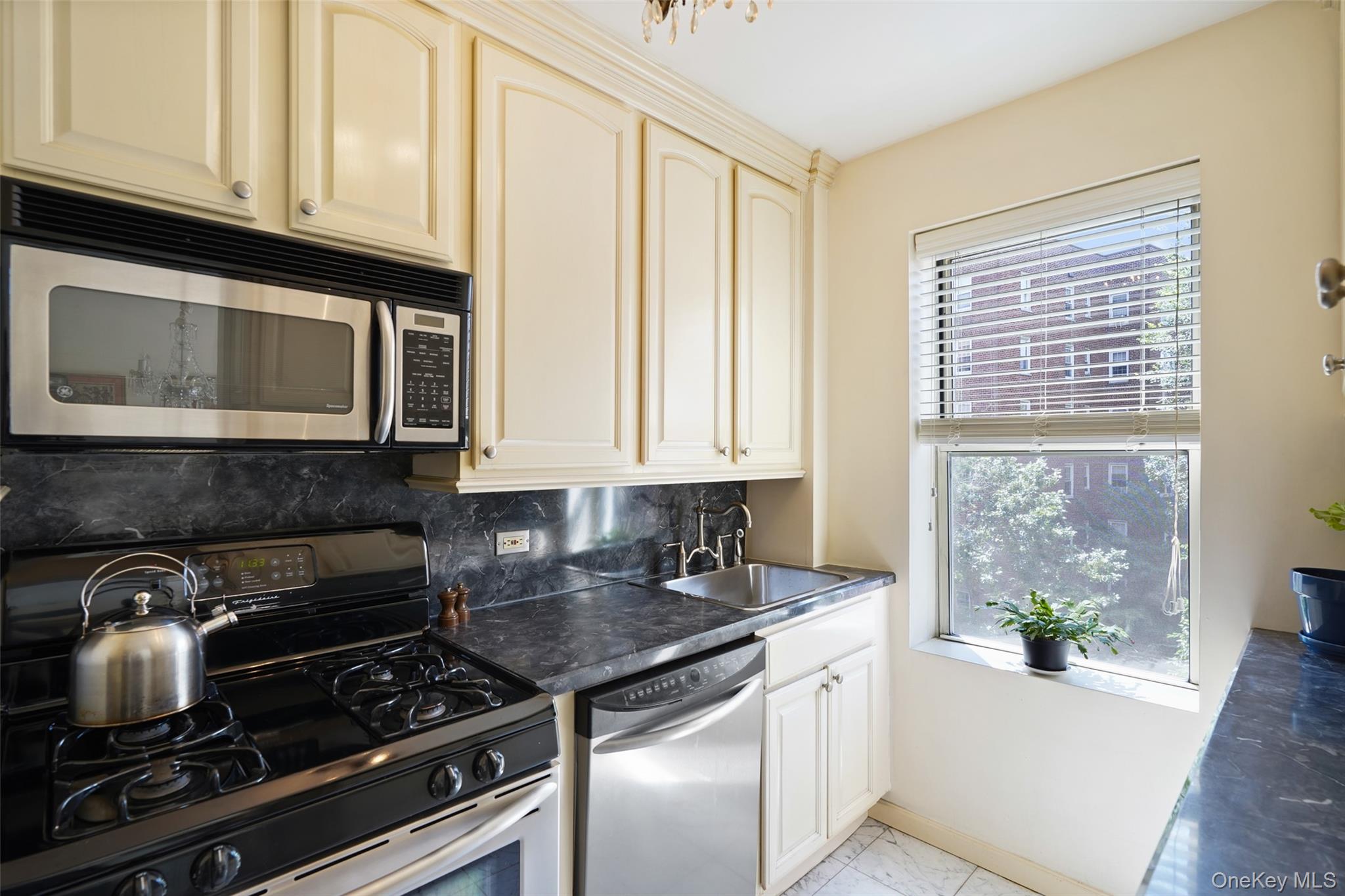 250 Bronxville Road # 2C, Bronxville, NY 10708