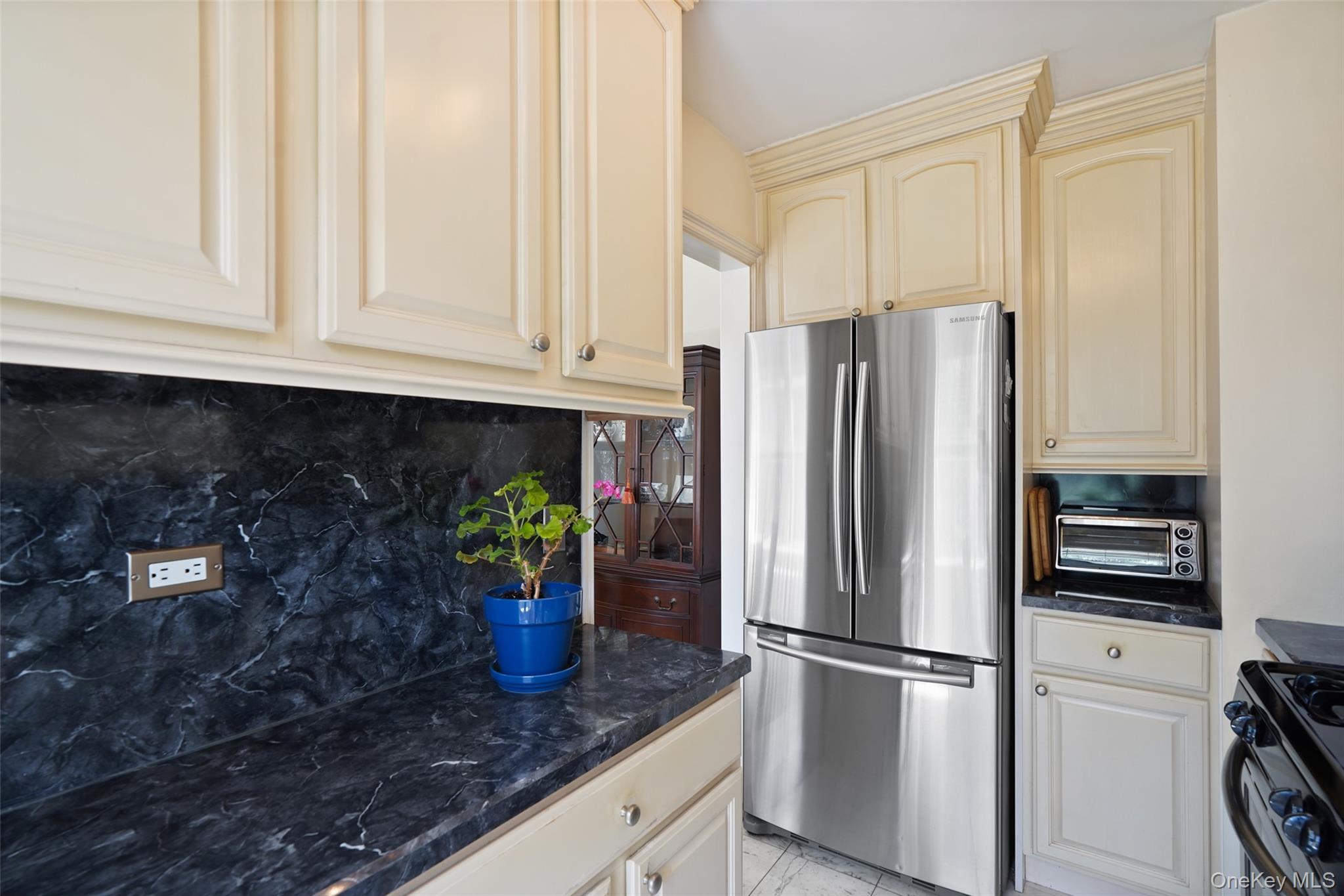 250 Bronxville Road # 2C, Bronxville, NY 10708