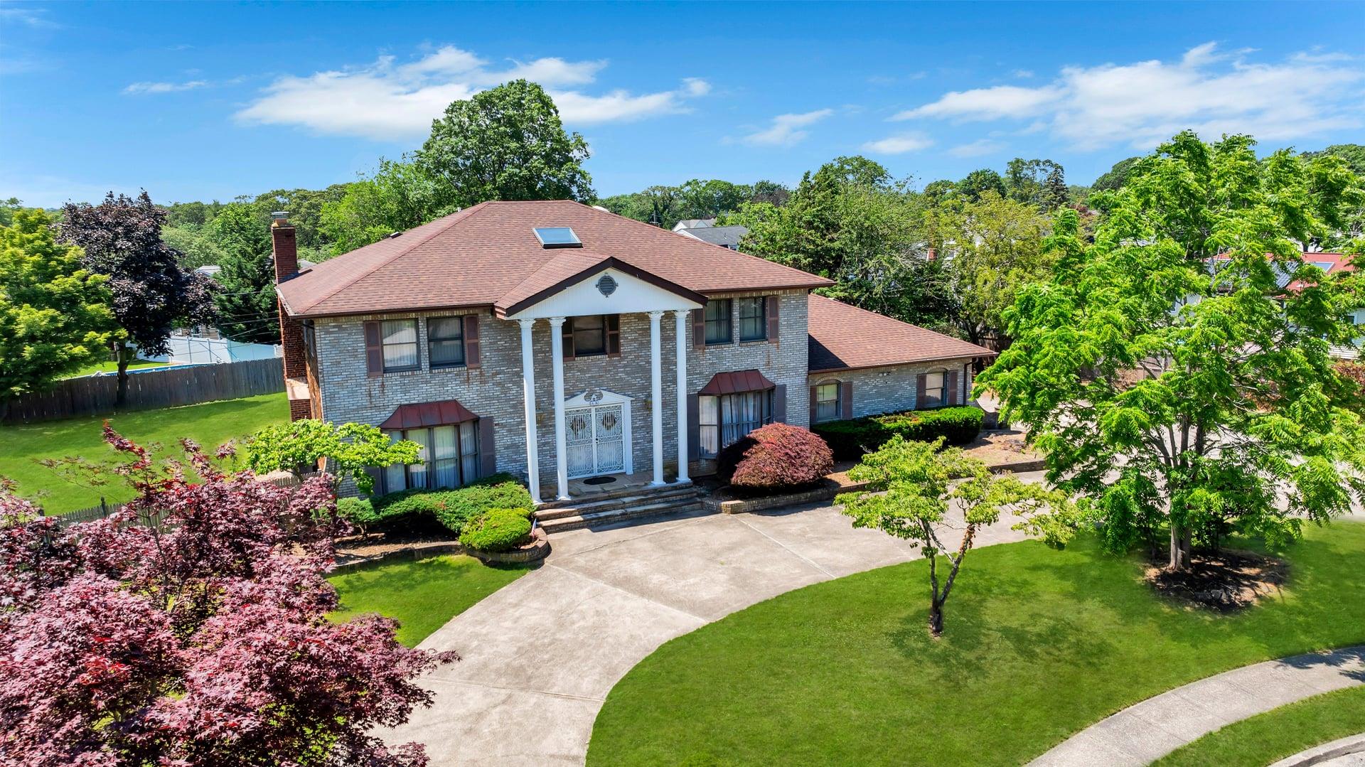 2 Eleanors Cove, Lake Grove, NY 11755