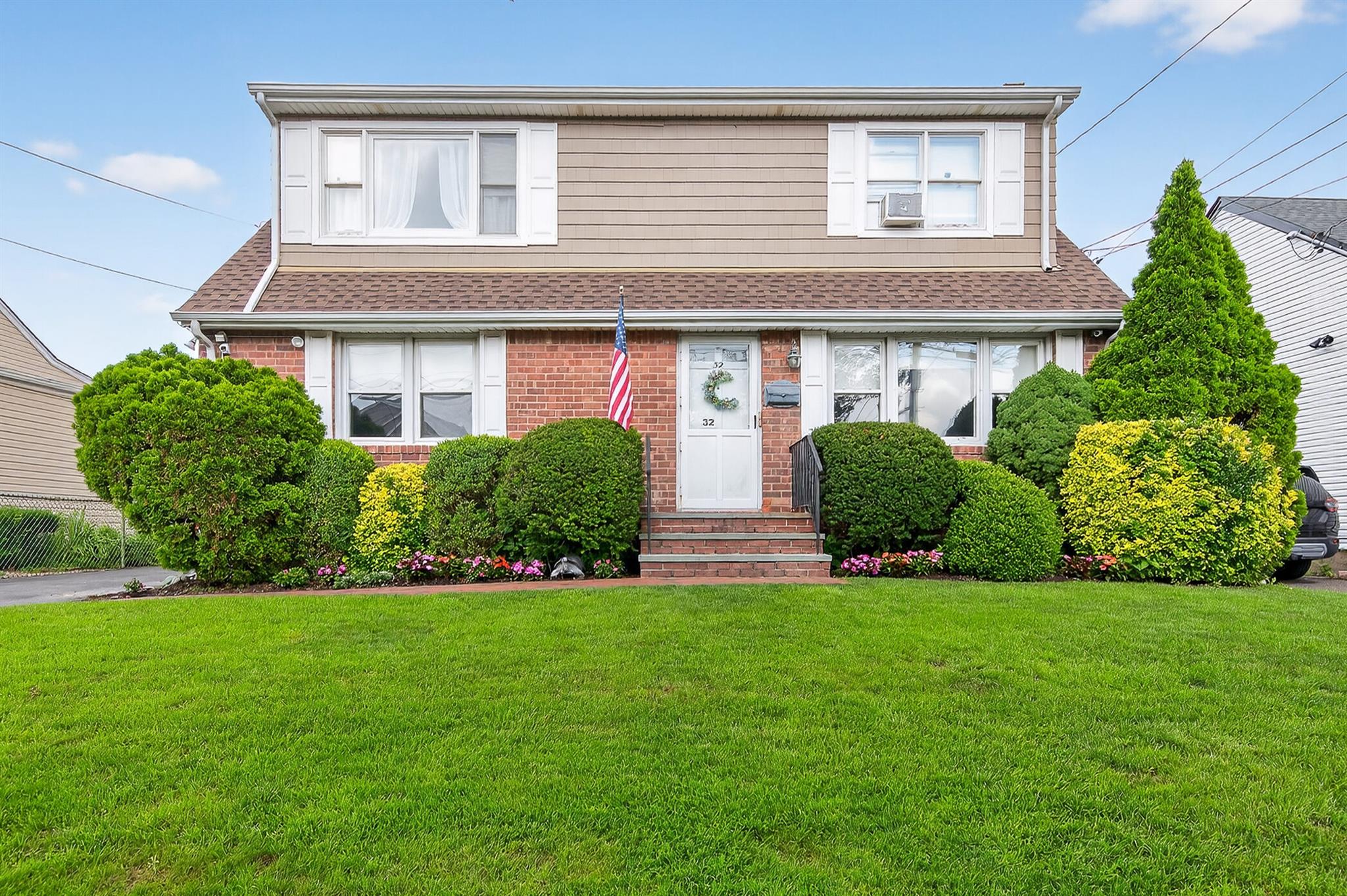 32 Roosevelt Court, Westbury, NY 11590