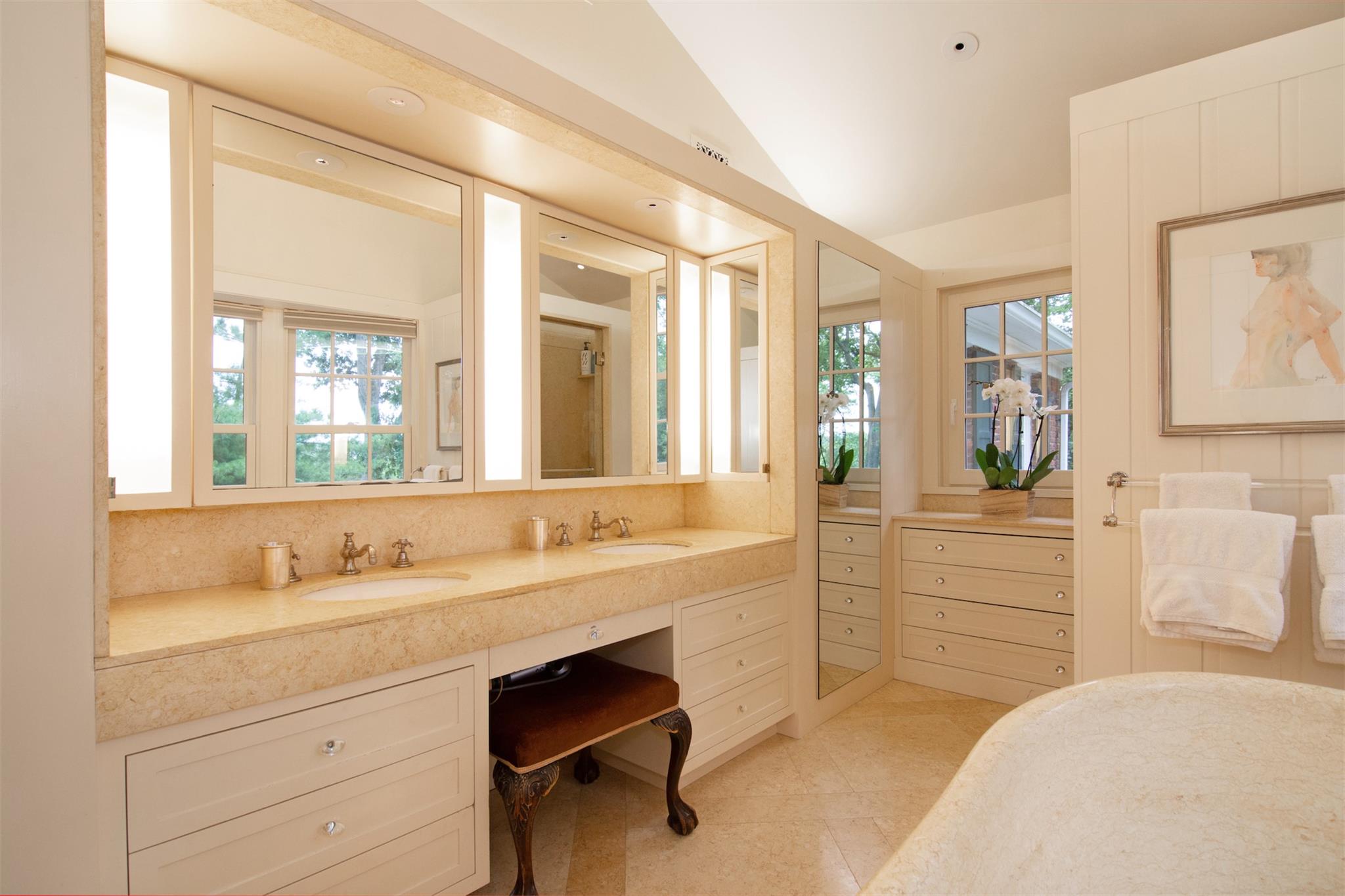 54 Hereford Road, Bronxville, NY 10708