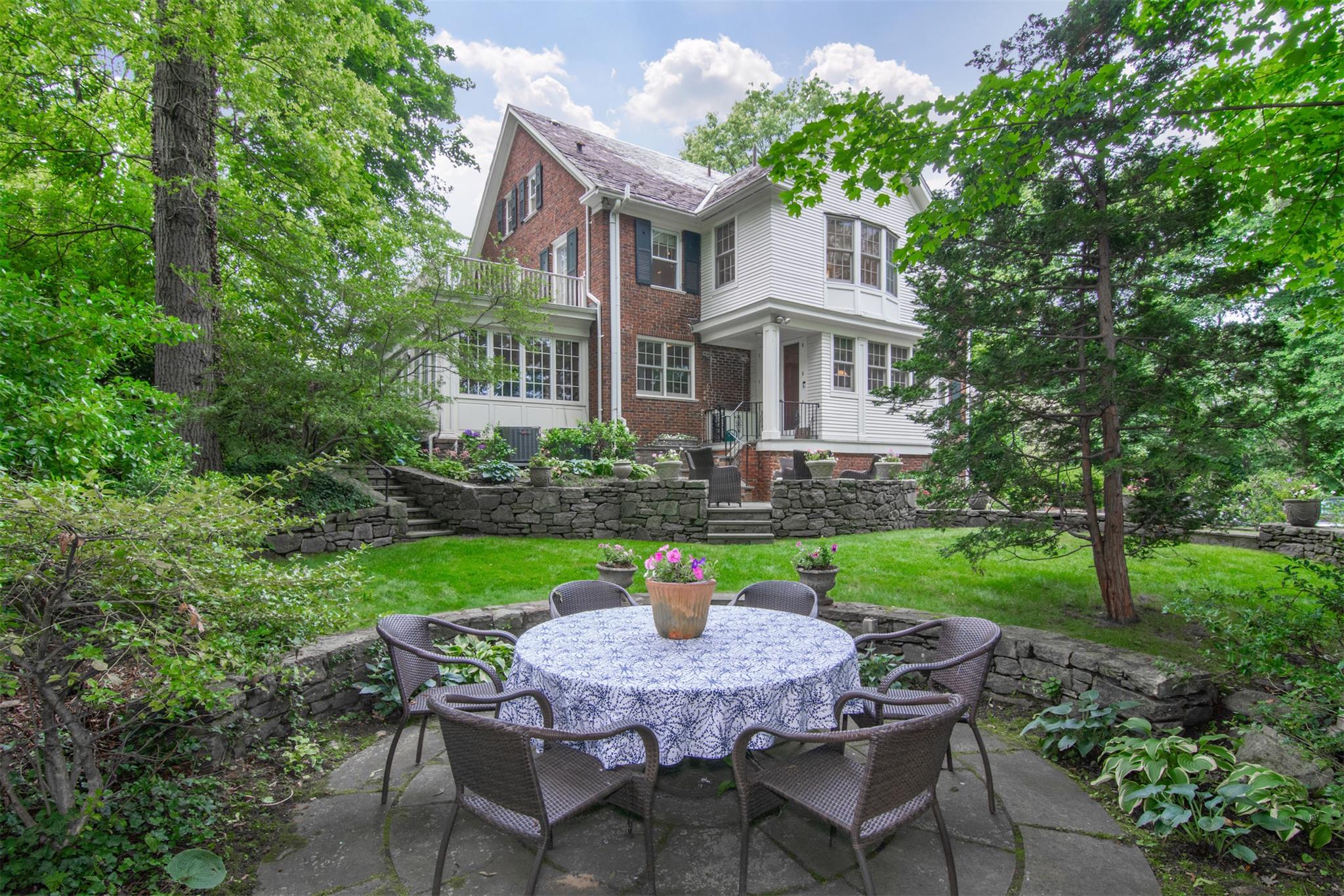 54 Hereford Road, Bronxville, NY 10708