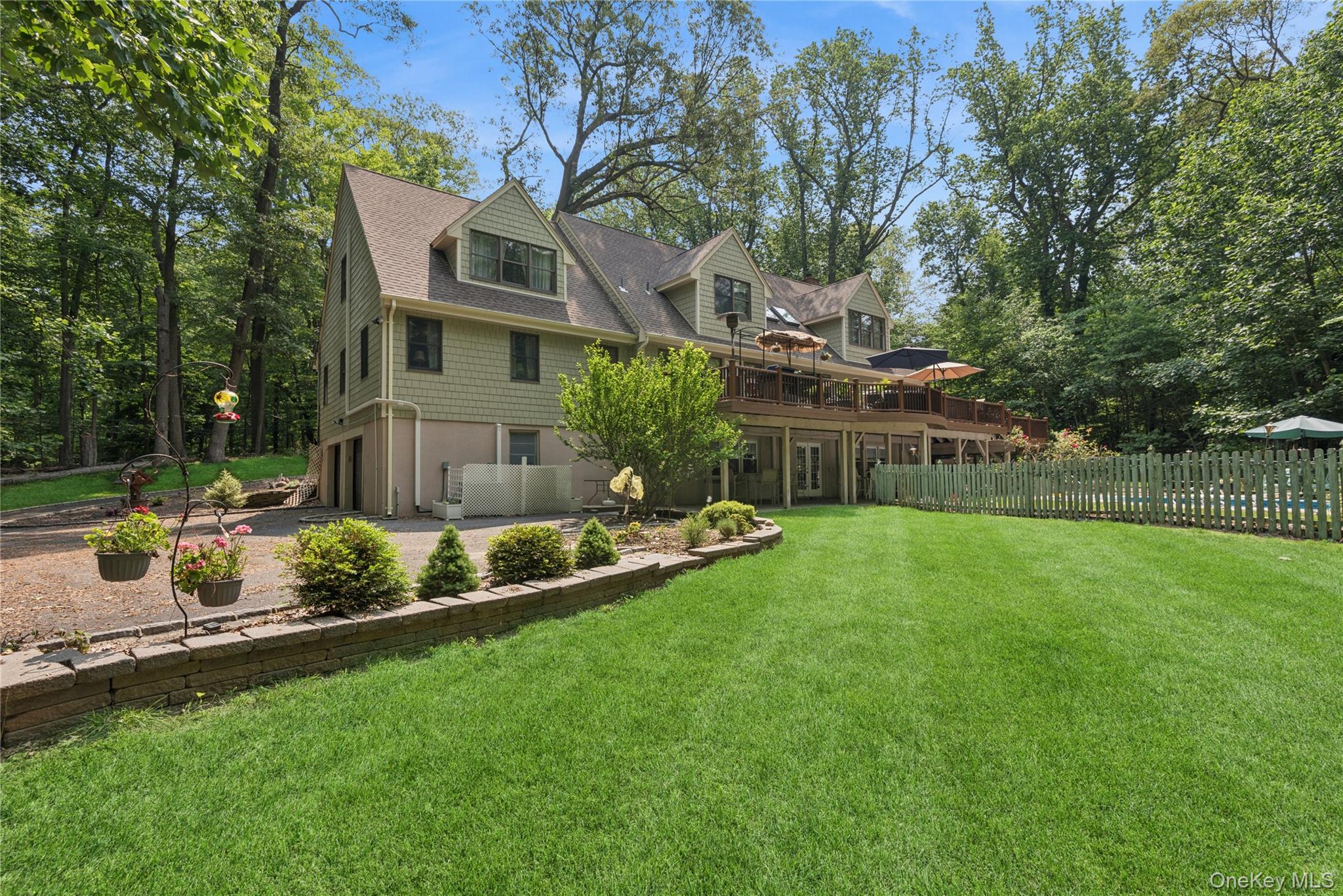 23 Bacon Road, Head Of The Harbor, NY 11780