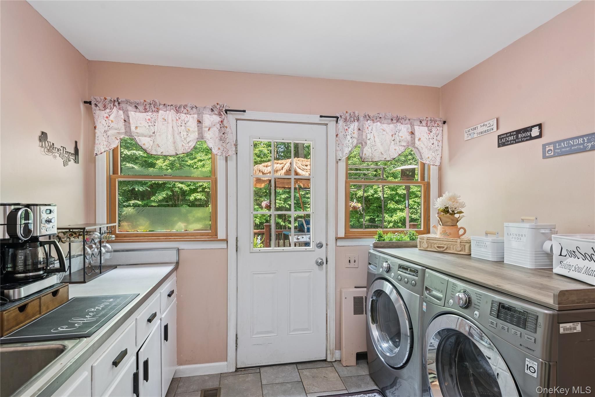 23 Bacon Road, Head Of The Harbor, NY 11780