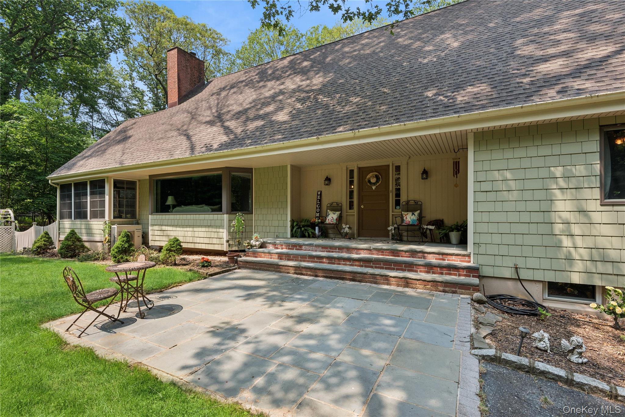 23 Bacon Road, Head Of The Harbor, NY 11780