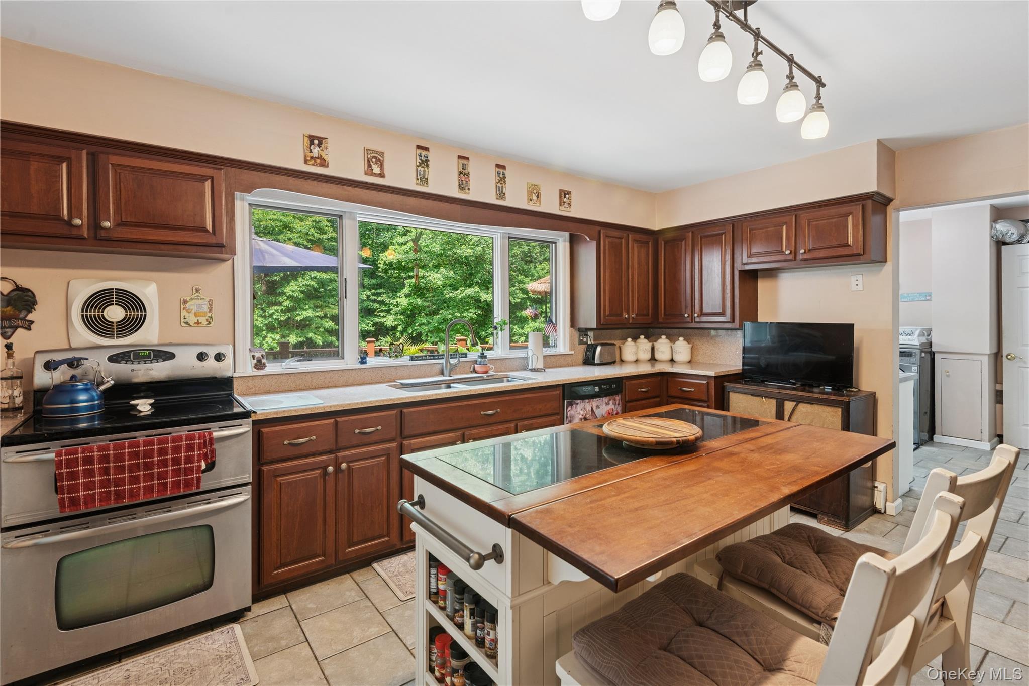 23 Bacon Road, Head Of The Harbor, NY 11780